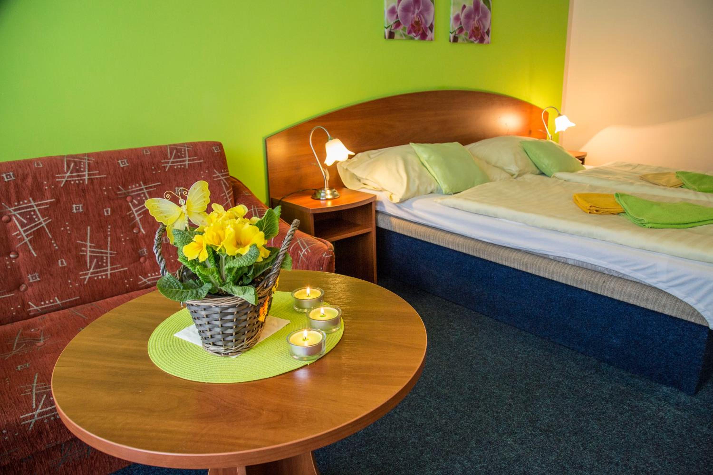 Standard Double or Twin Room - Photo 5