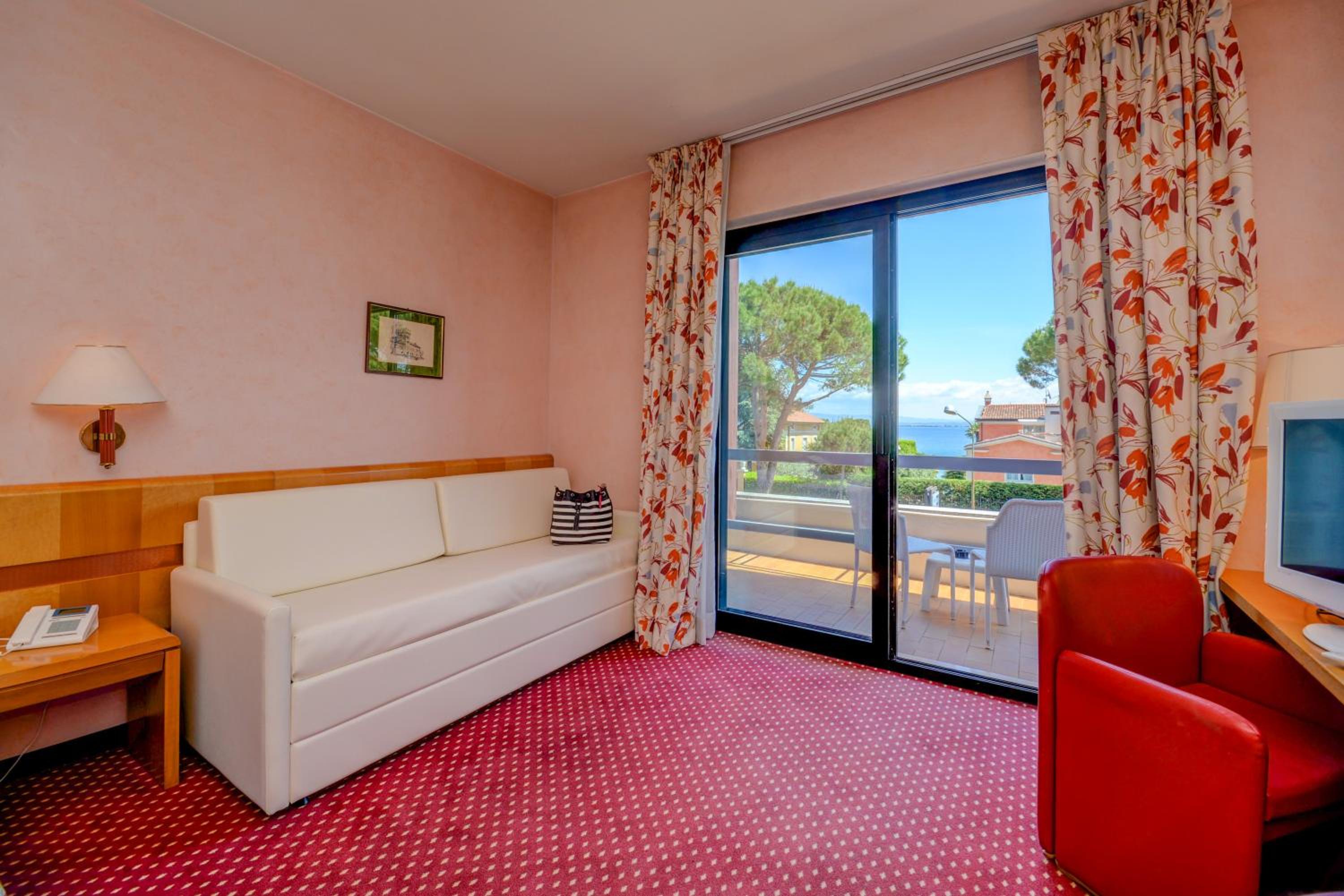 Triple Room with Lake View - Photo 5