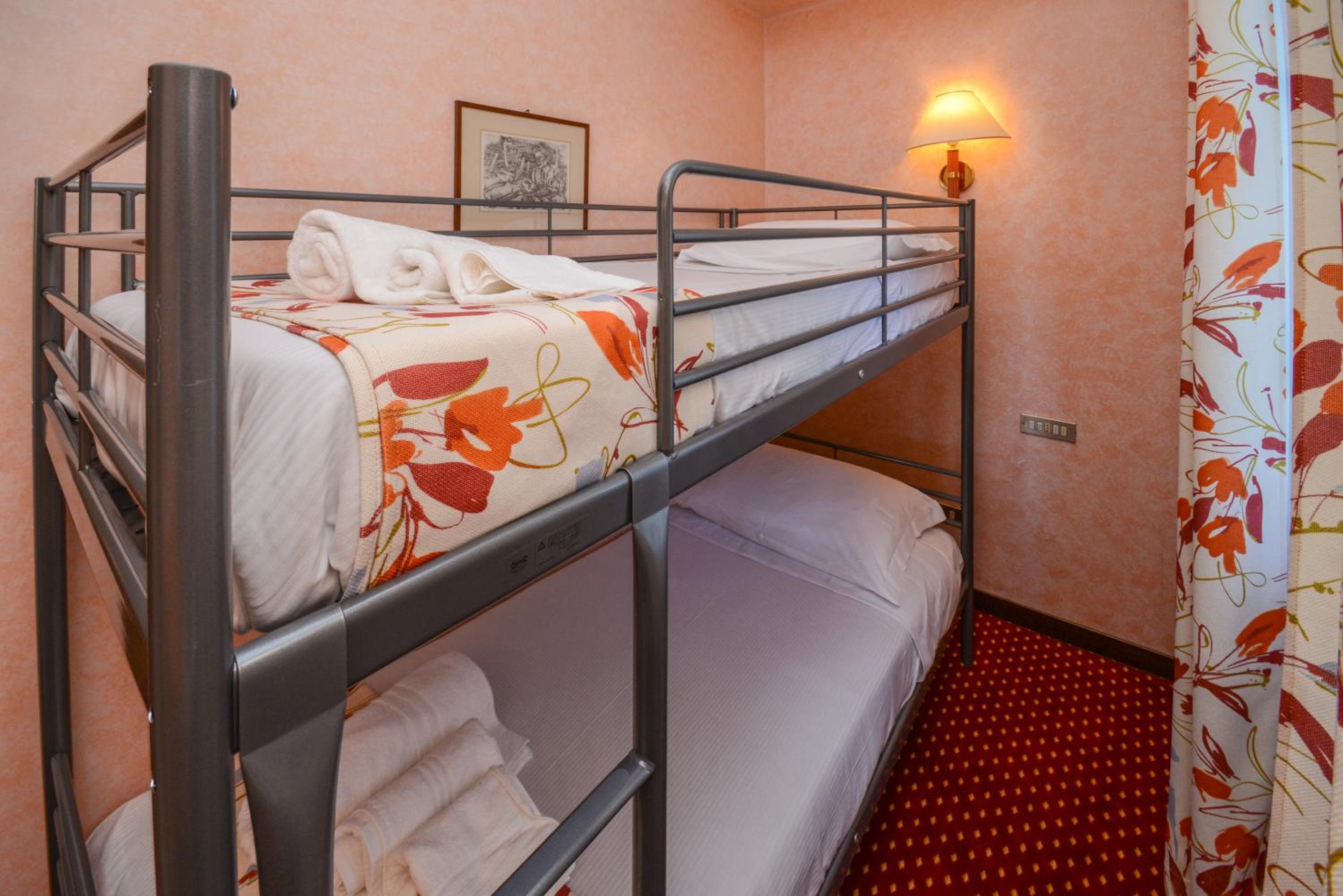 Quadruple Room - Photo 6