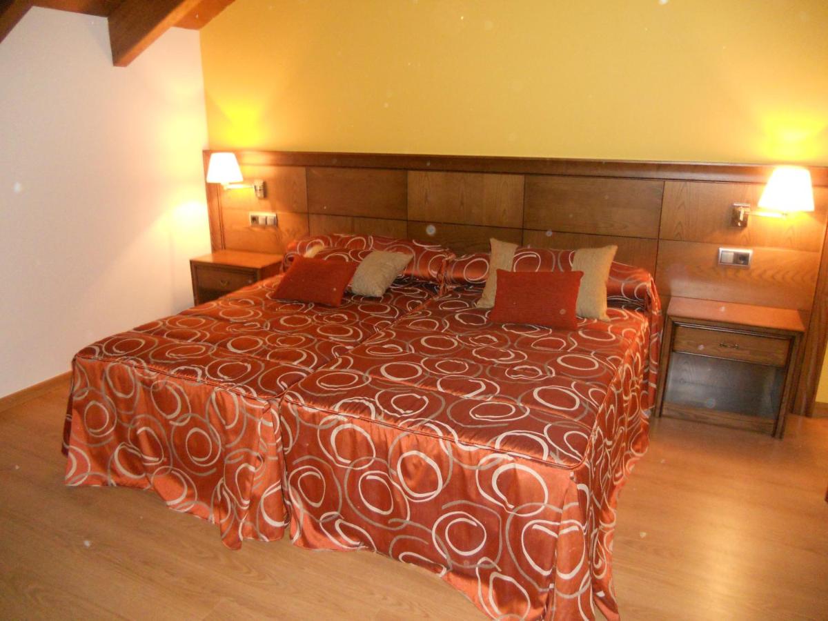 Double or Twin Room photo 3