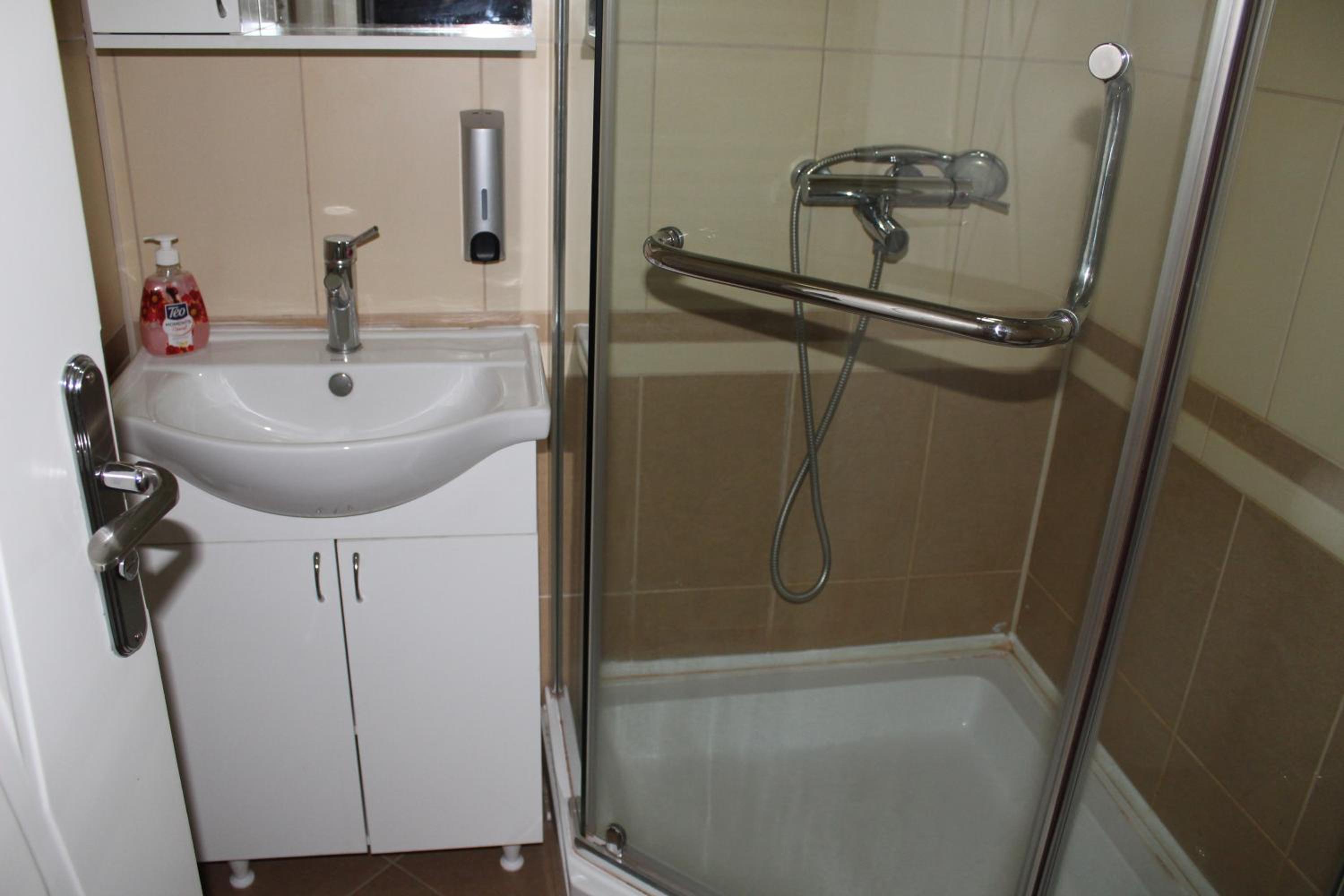 Double Room - Photo 11