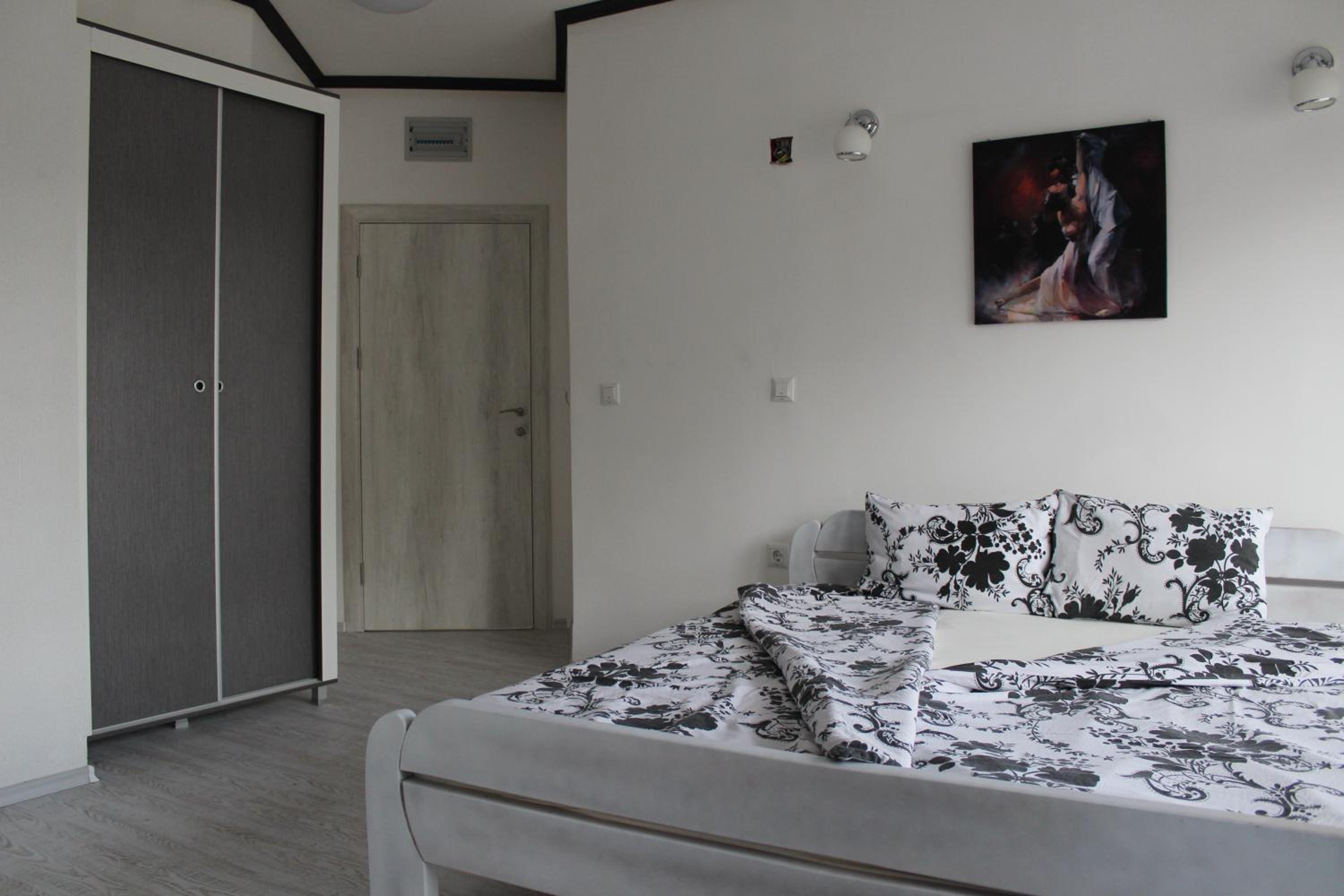 Double Room - Photo 15