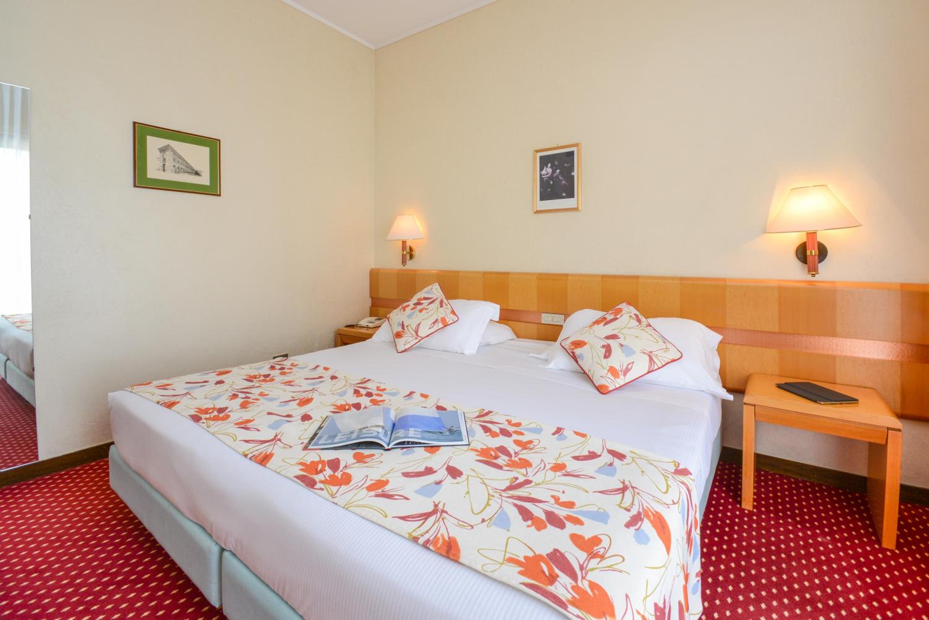 Standard Double Room - Photo 13