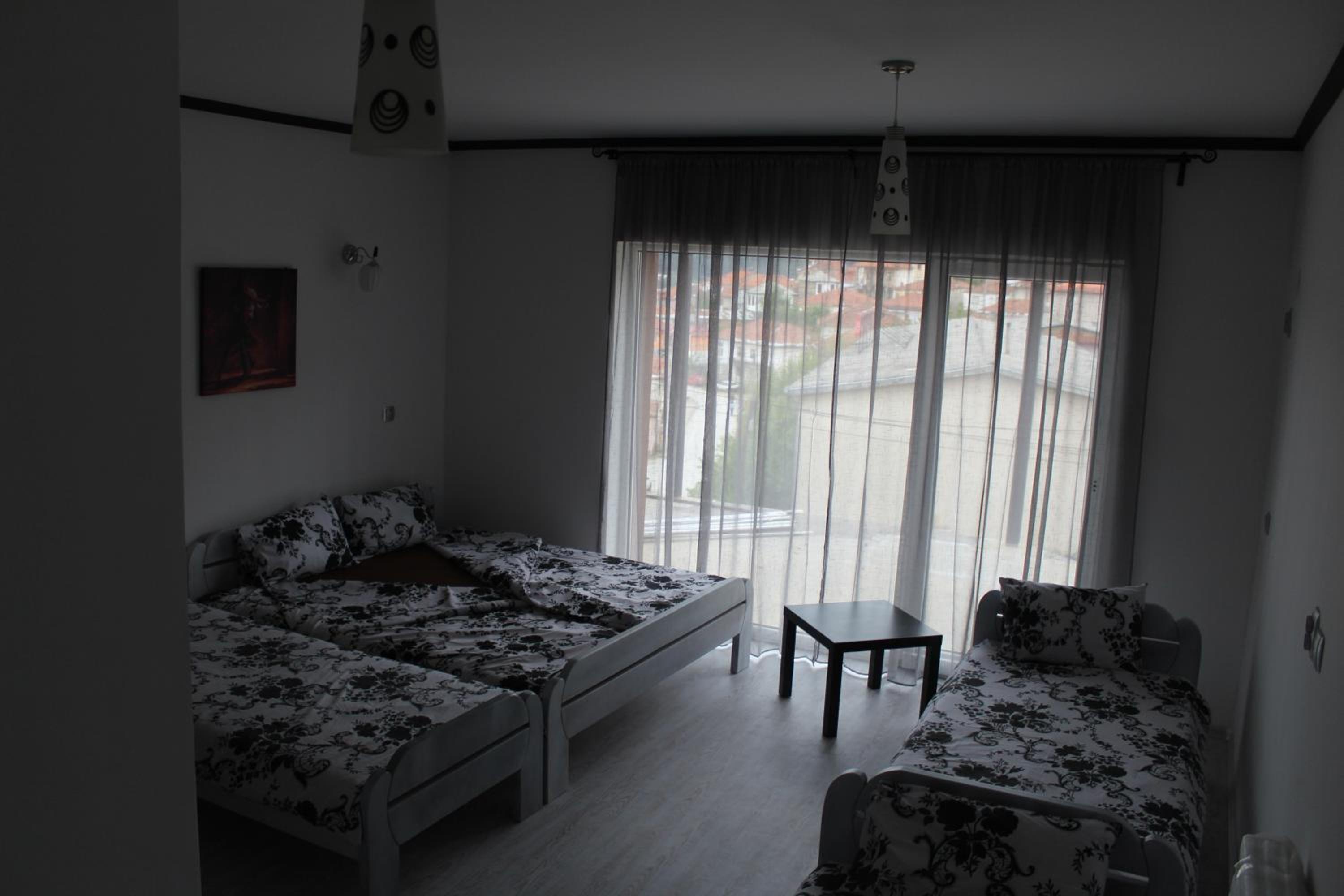 Studio with Balcony - Photo 5