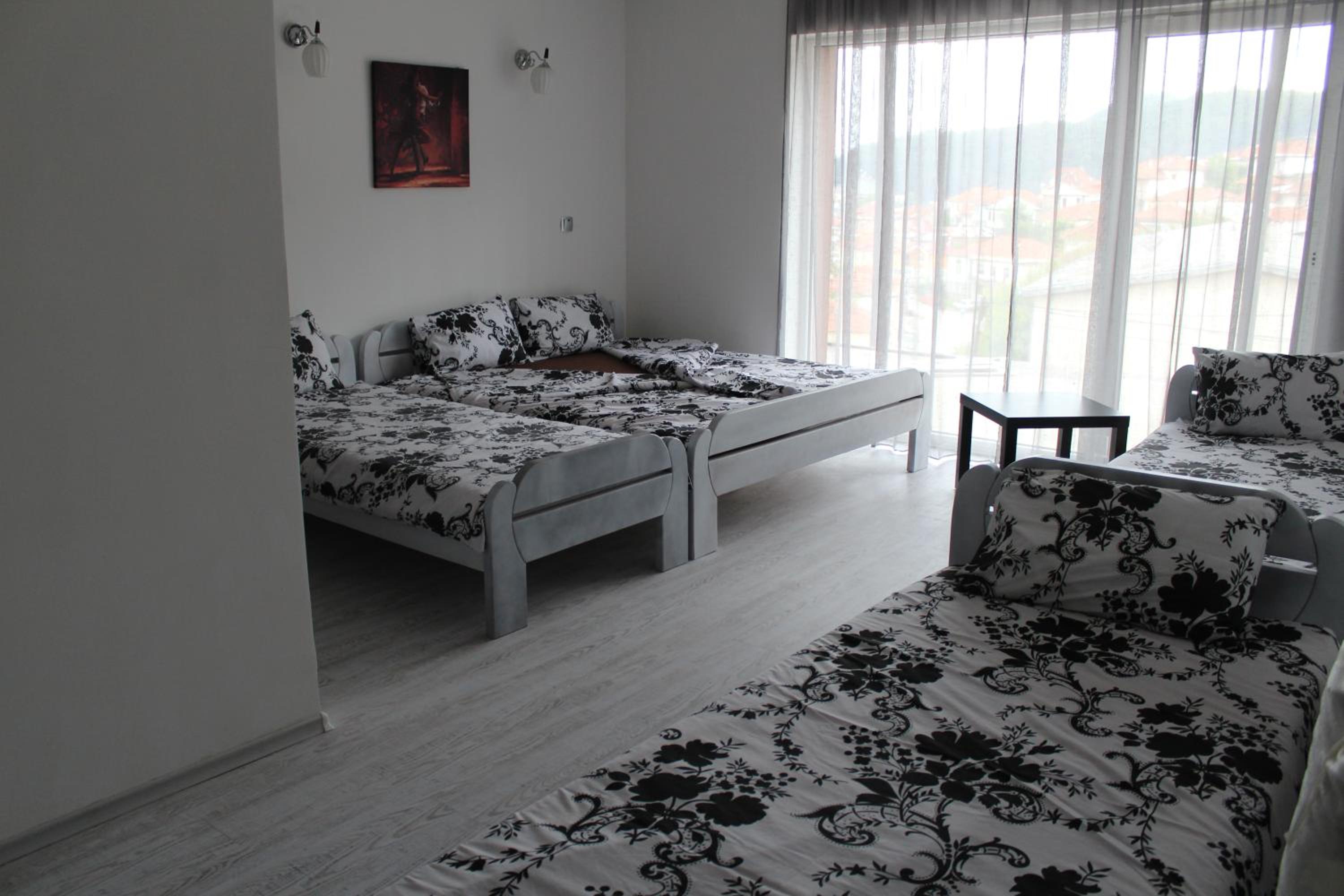 Studio with Balcony - Photo 11
