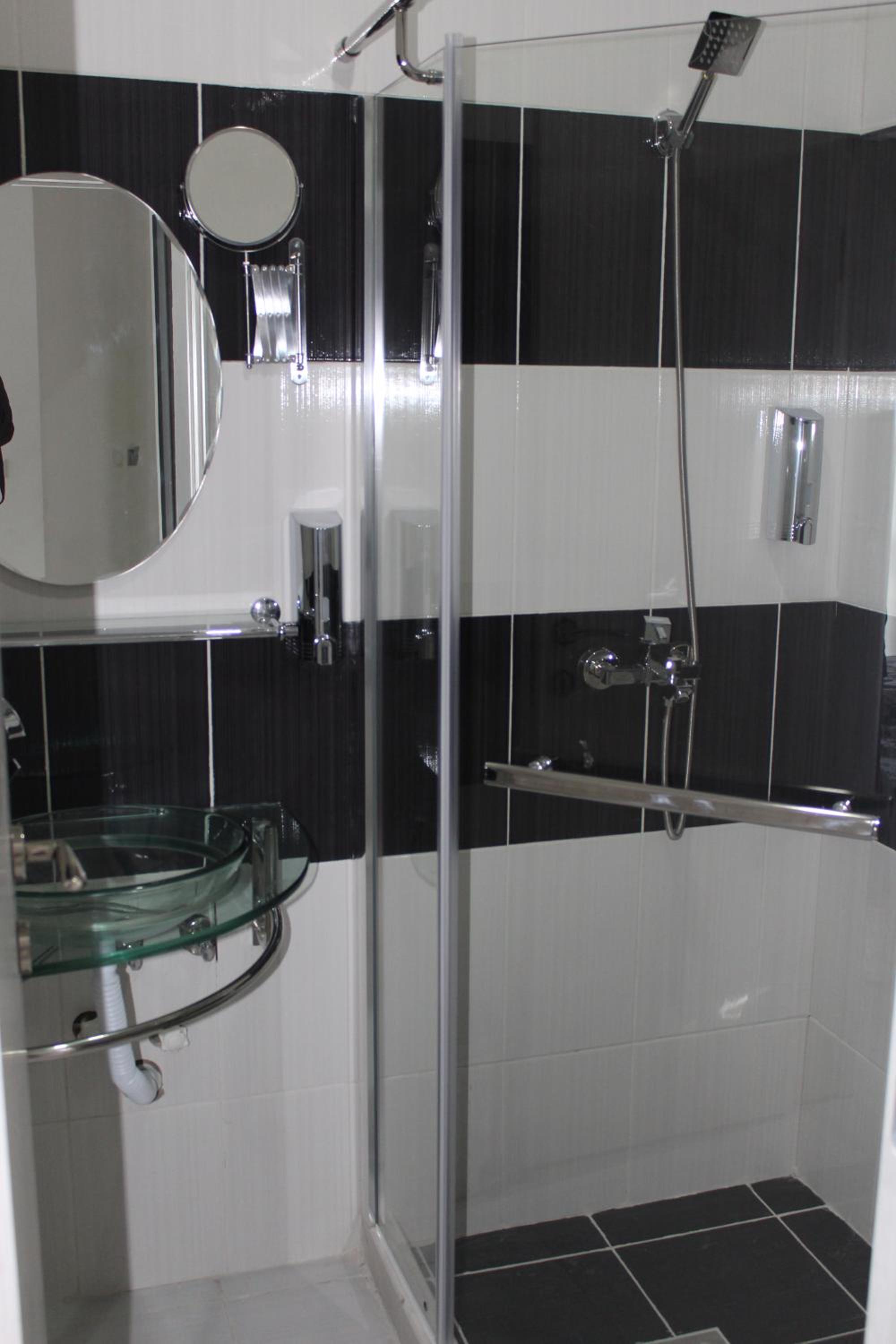Double Room - Photo 6