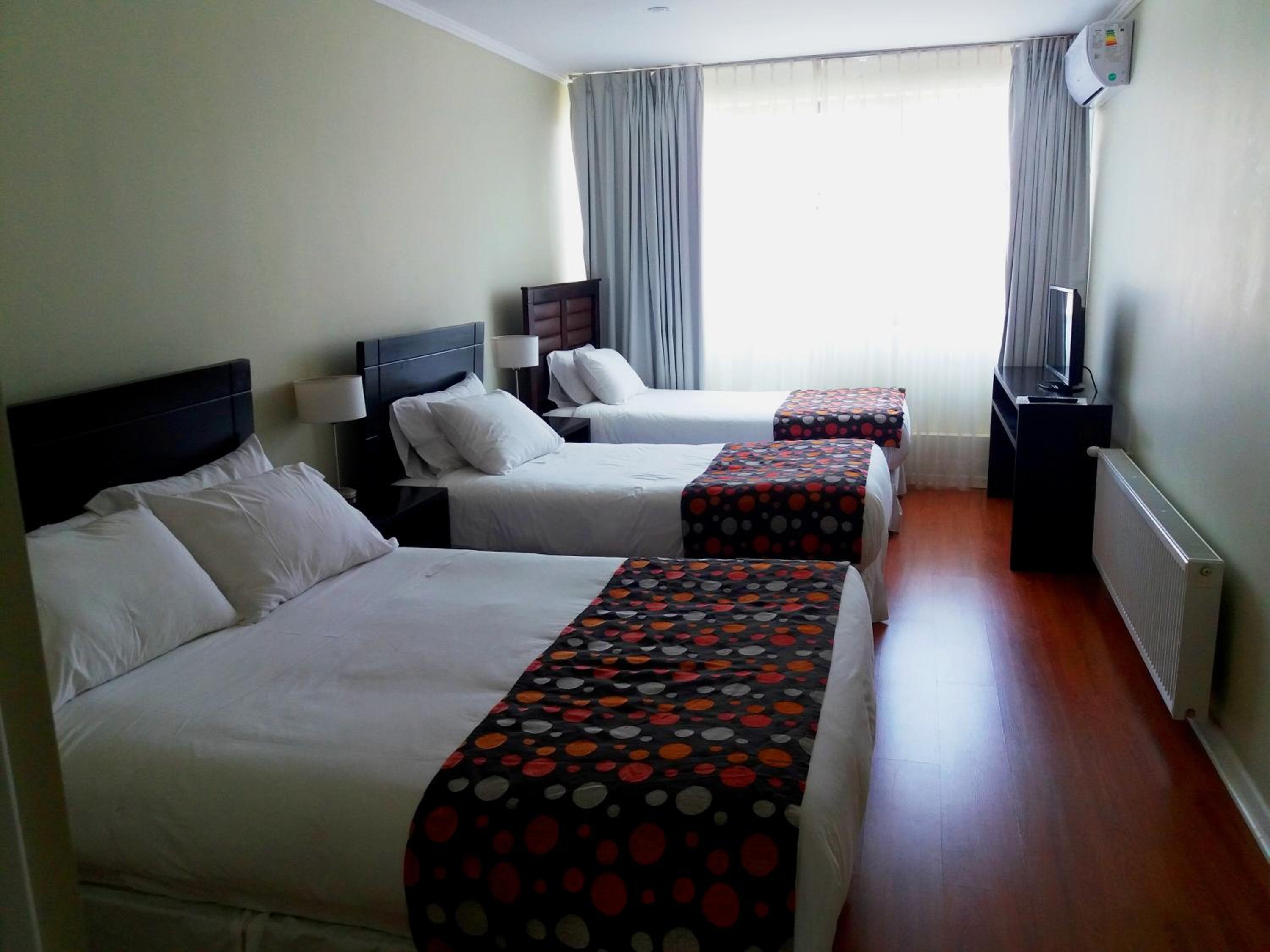Quadruple Room with Private Bathroom photo 1