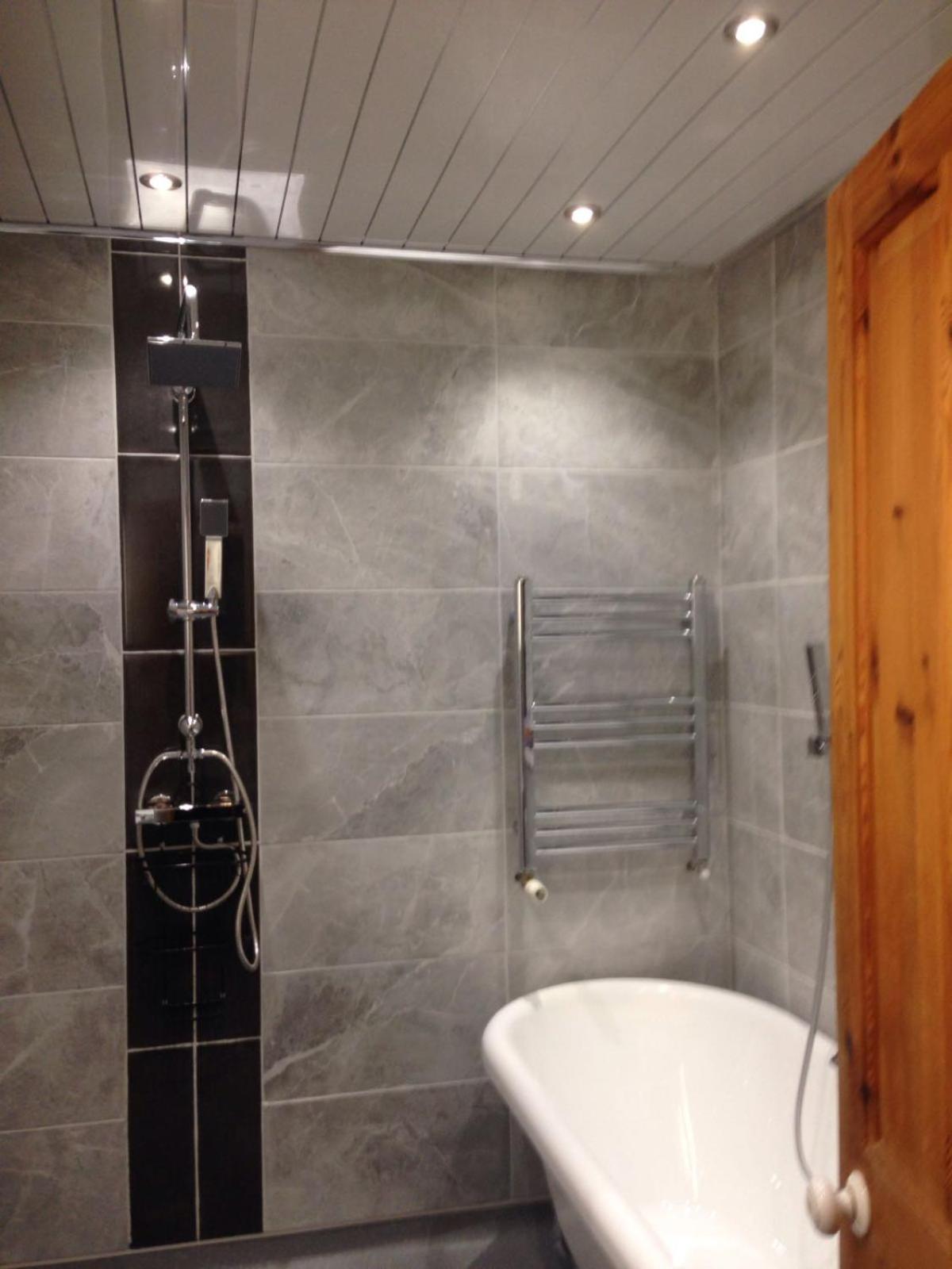 Double Room with Private Bathroom - Photo 16