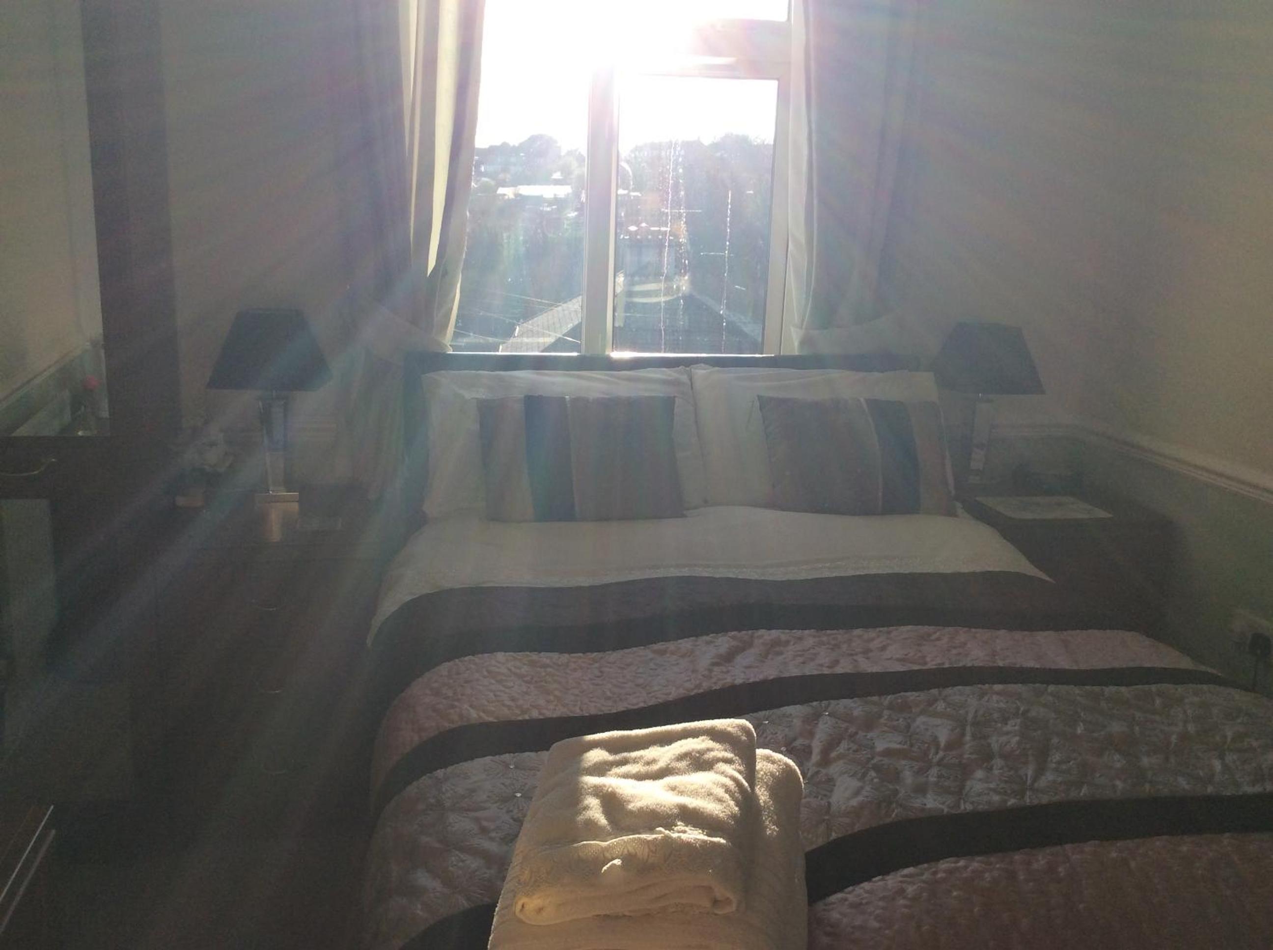 Double Room with Private Bathroom - Photo 24