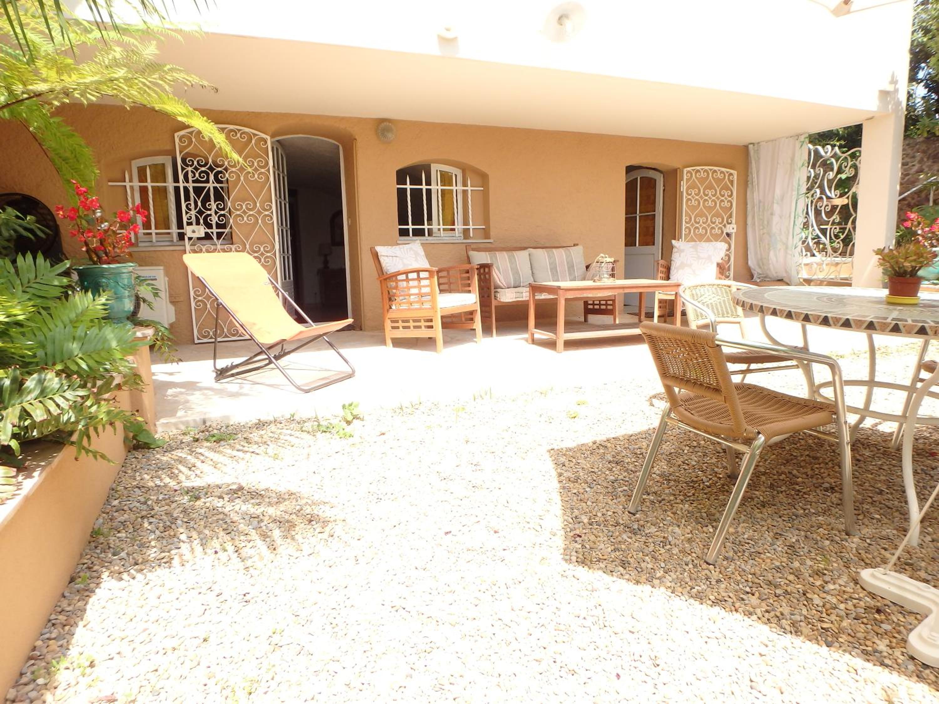 One-Bedroom Apartment with Terrace (4 persons - Garden Level)