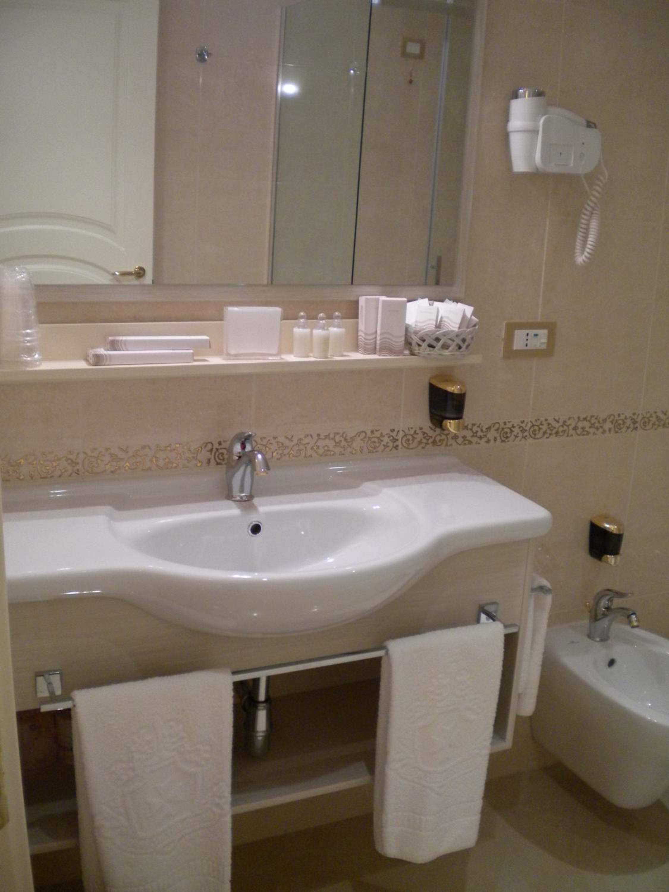 Double or Twin Room photo 2