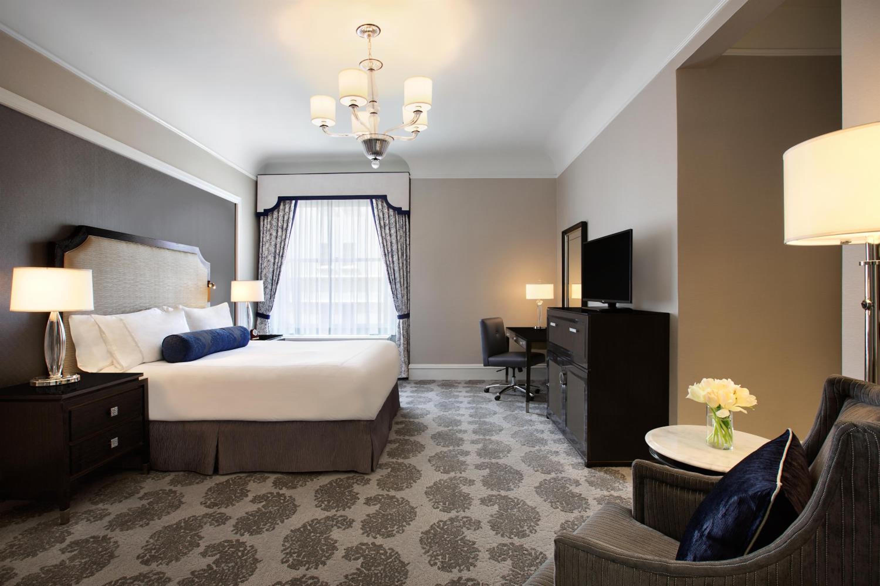 Fairmont Queen Room - Photo 2