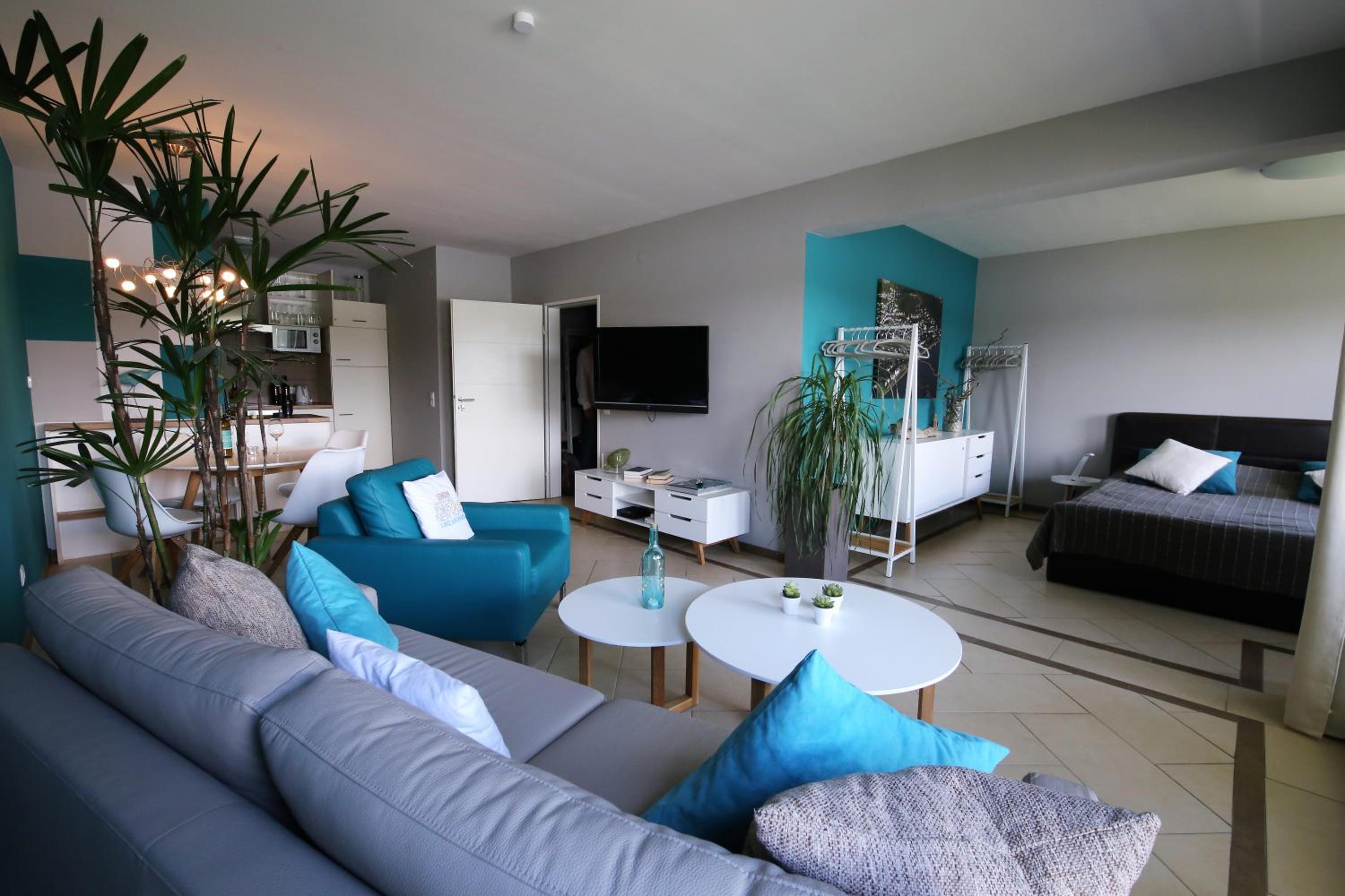 Apartment with Balcony photo 1