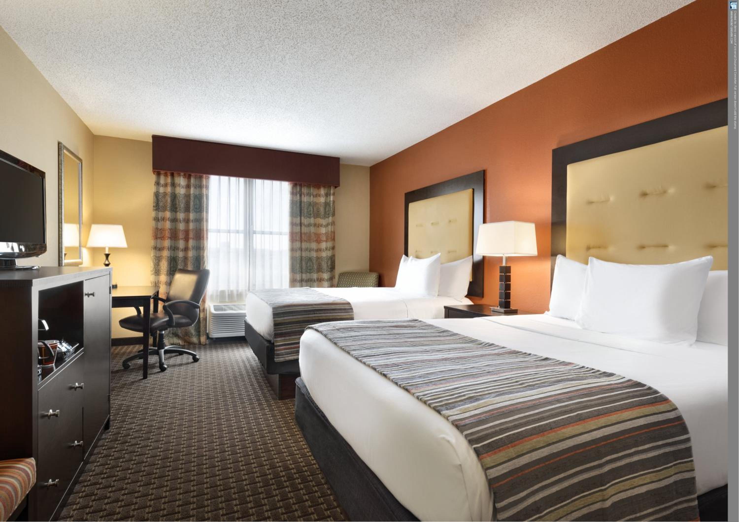 Queen Room With Two Queen Beds - Photo 1