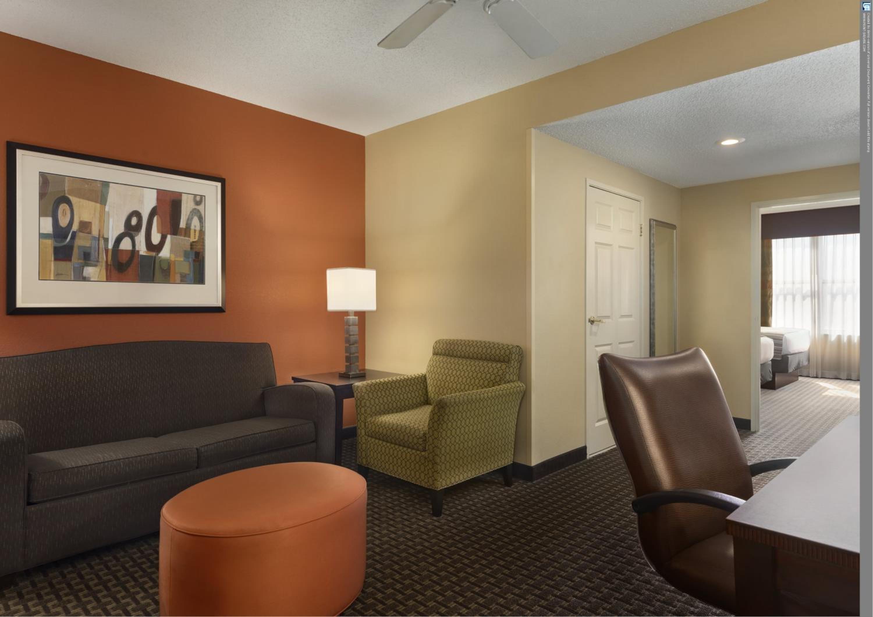 Queen Suite With Sofa Bed - Non-Smoking