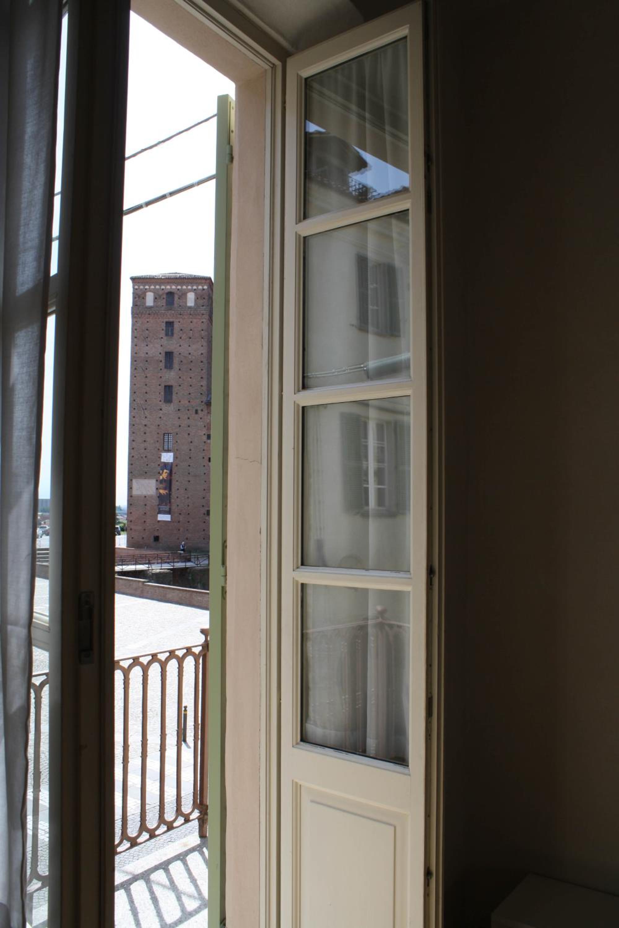 Double or Twin Room with City View - Photo 3