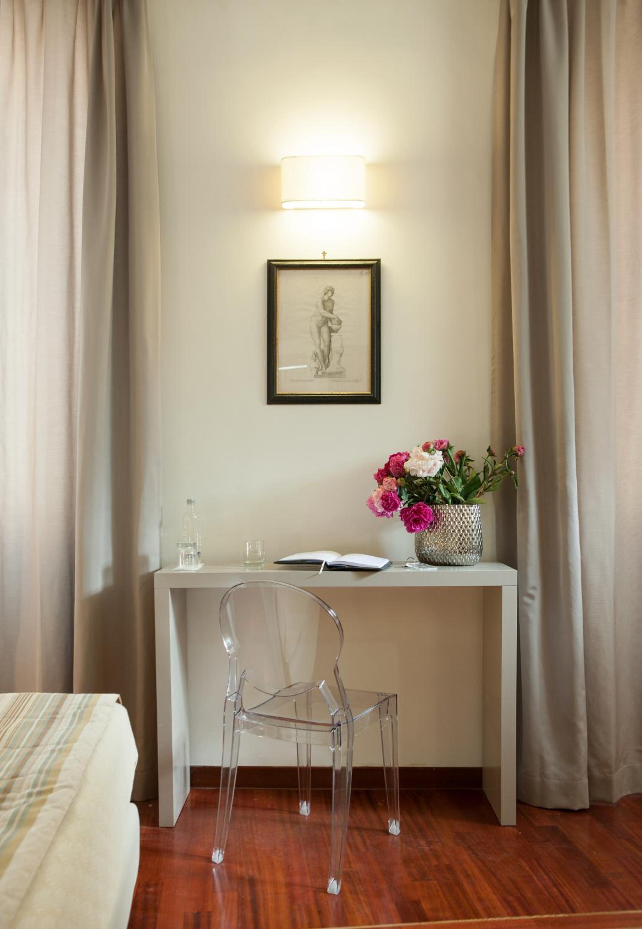 Deluxe King Room photo 2
