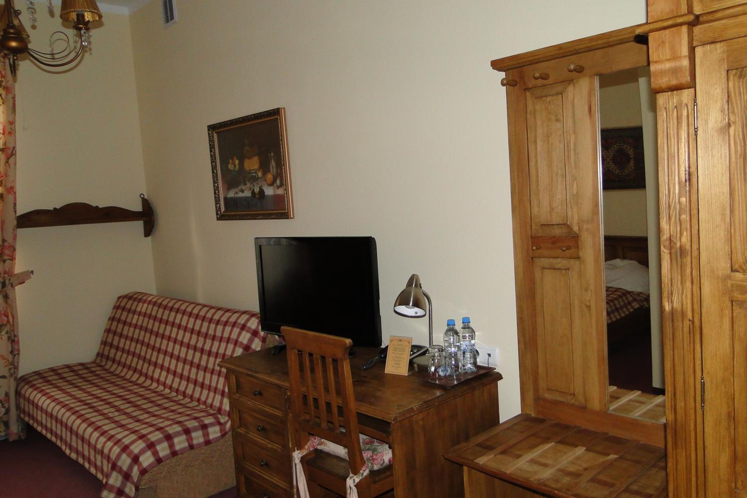 Family Room with Bath photo 3