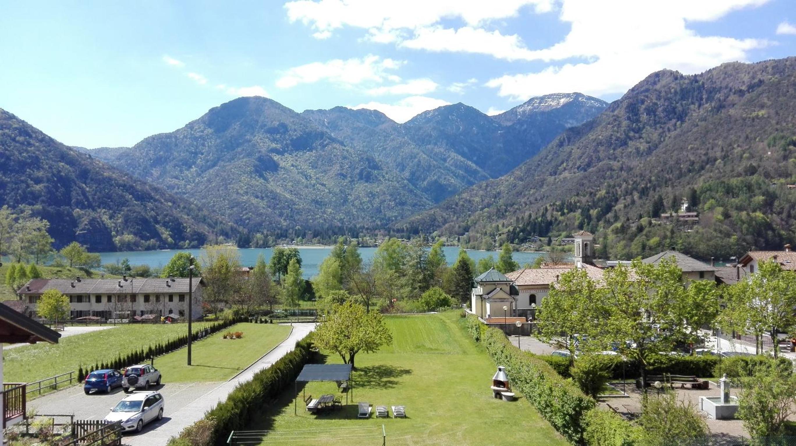 Apartment with Lake View photo 2