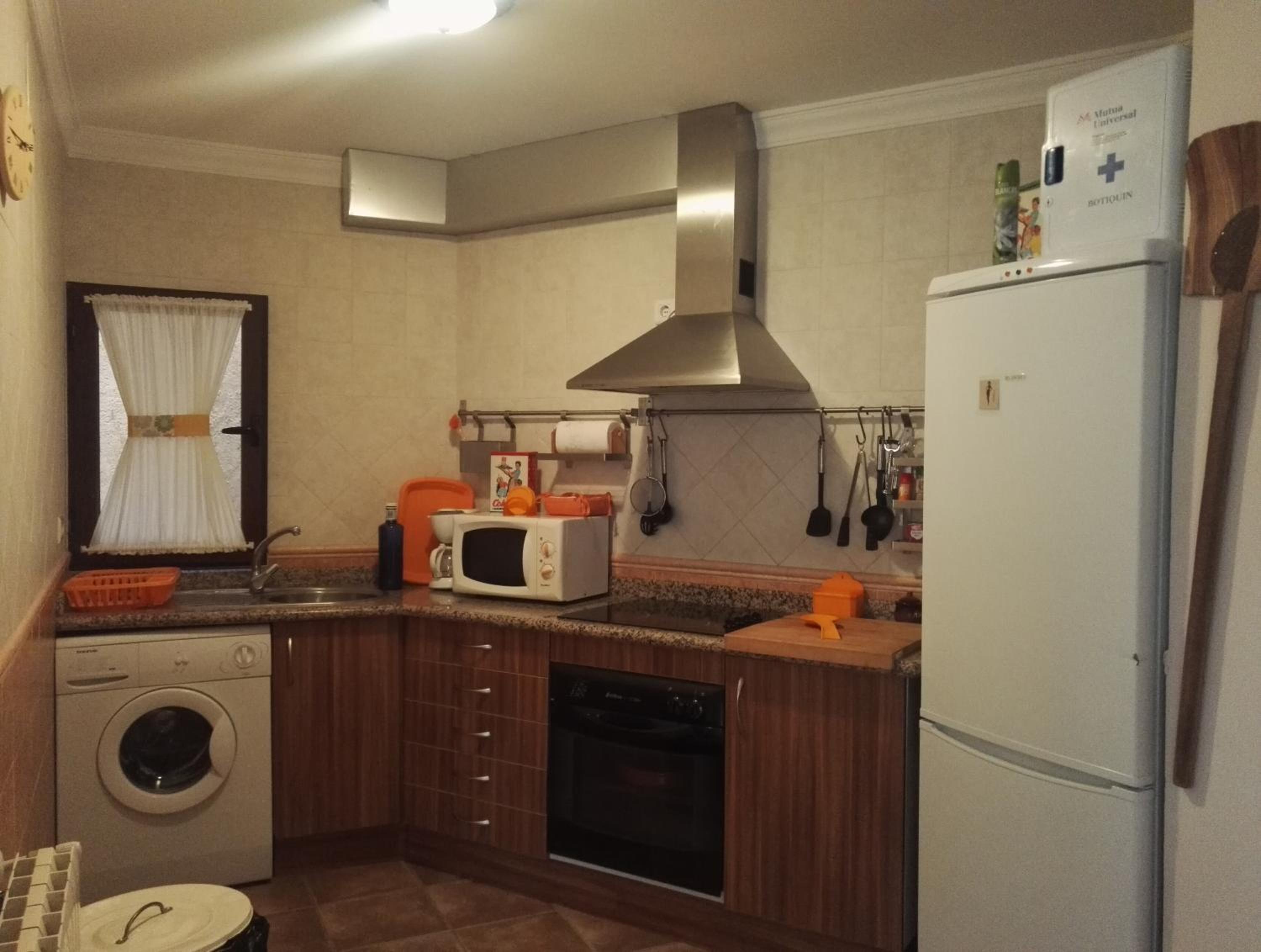 Three-Bedroom House - Photo 3