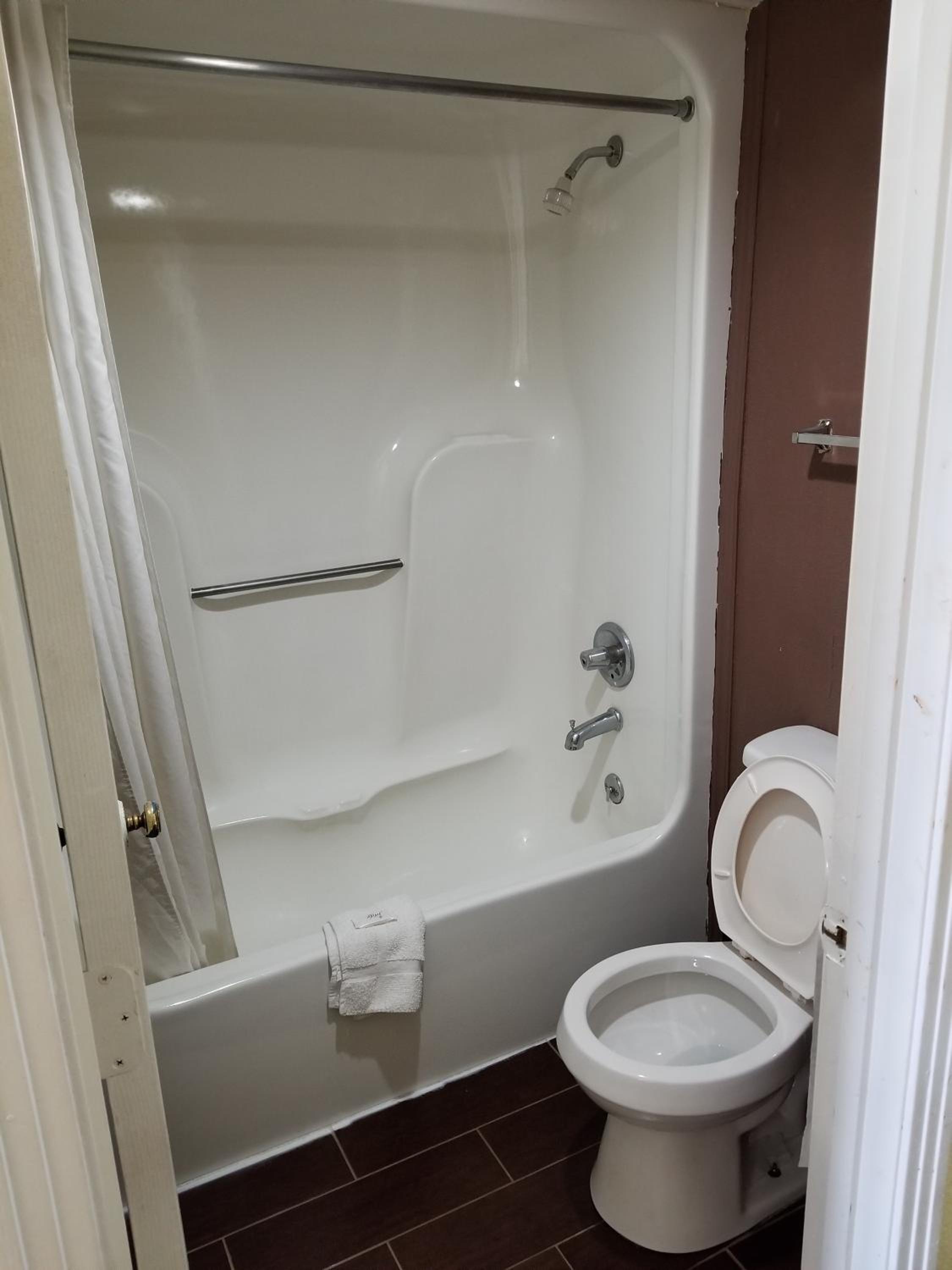 Standard Room with Two Double Beds- Smoking photo 2