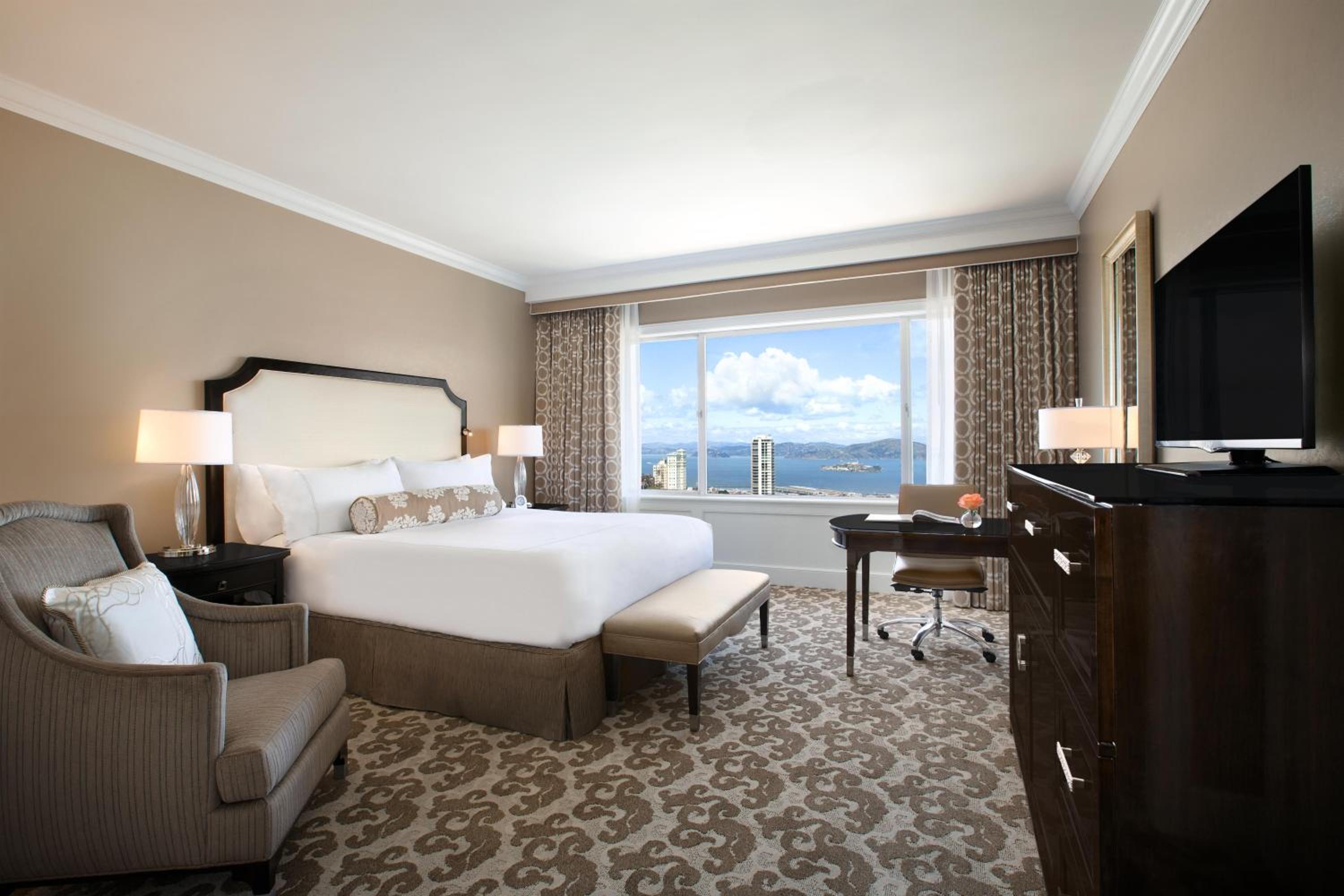 Signature King Room with Bay View - Photo 3