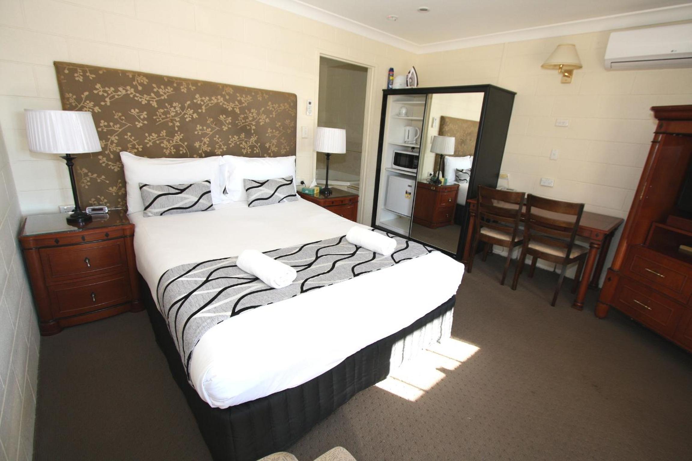 Queen Room with Spa Bath