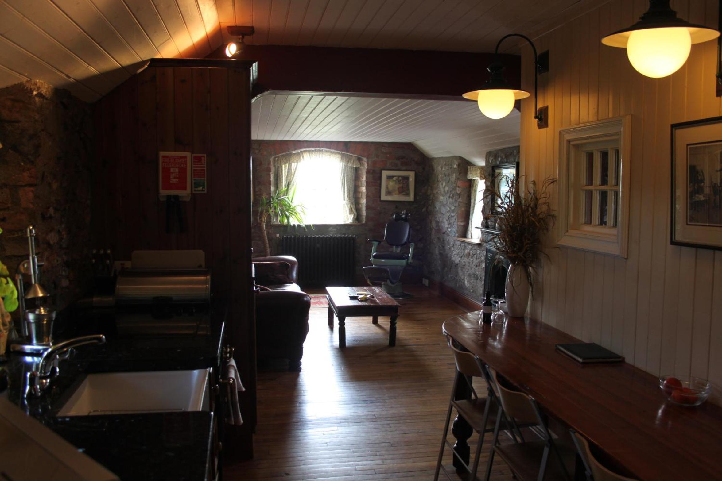 Large Suite photo 1