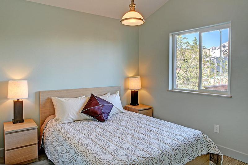Deluxe Queen Suite photo 1