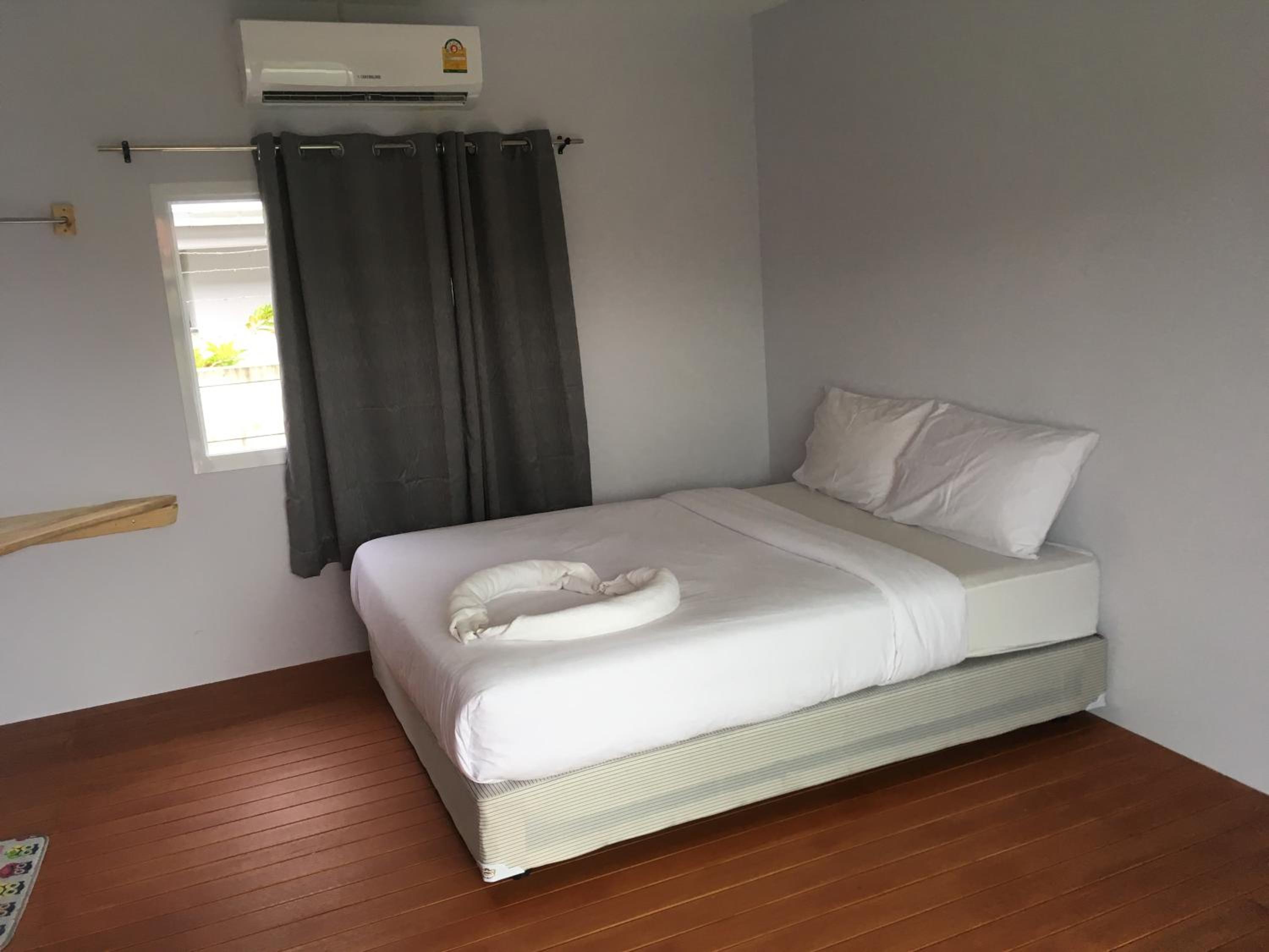 Queen Room with Garden View
