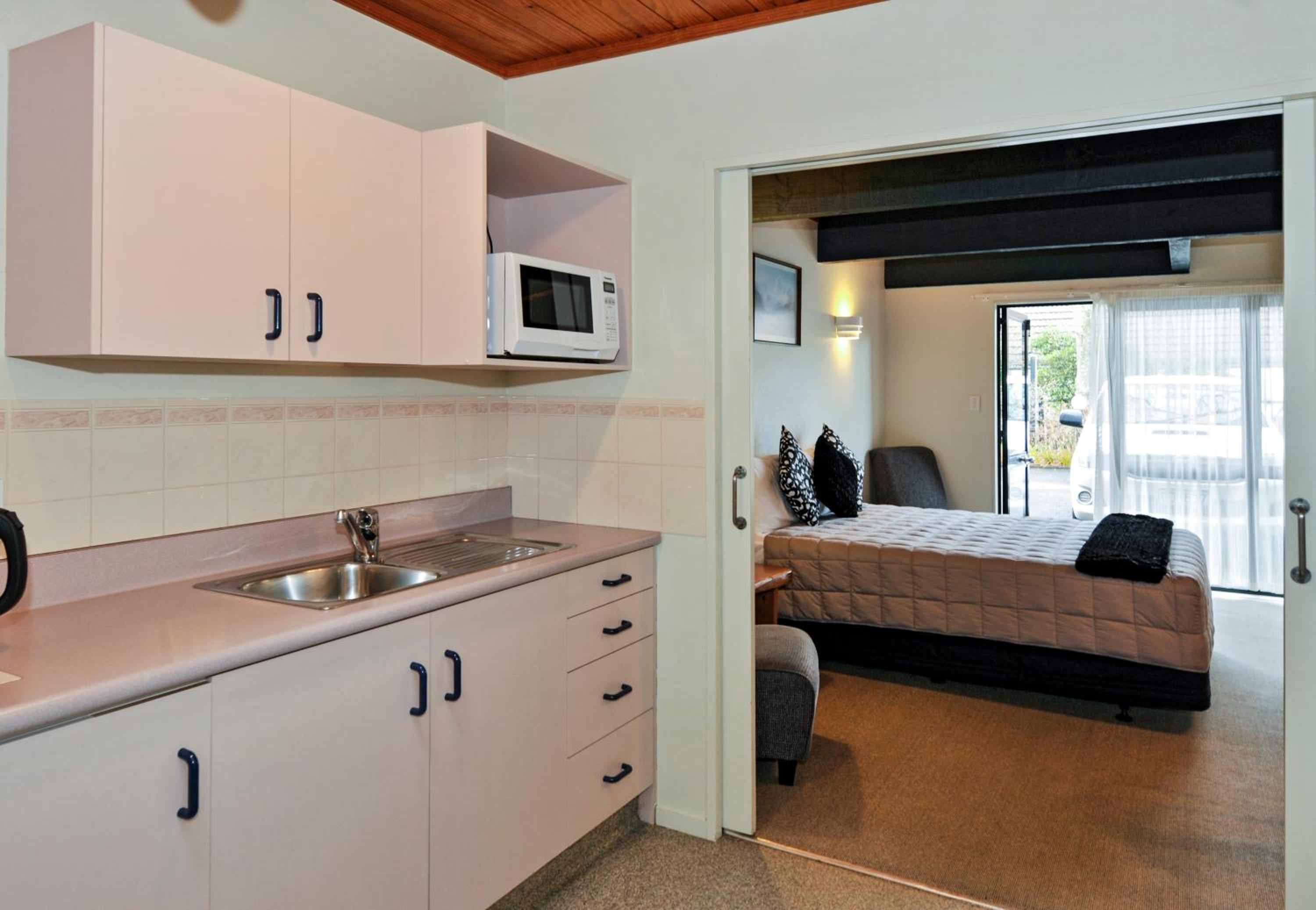 Executive Studio With Spa Pool photo 2