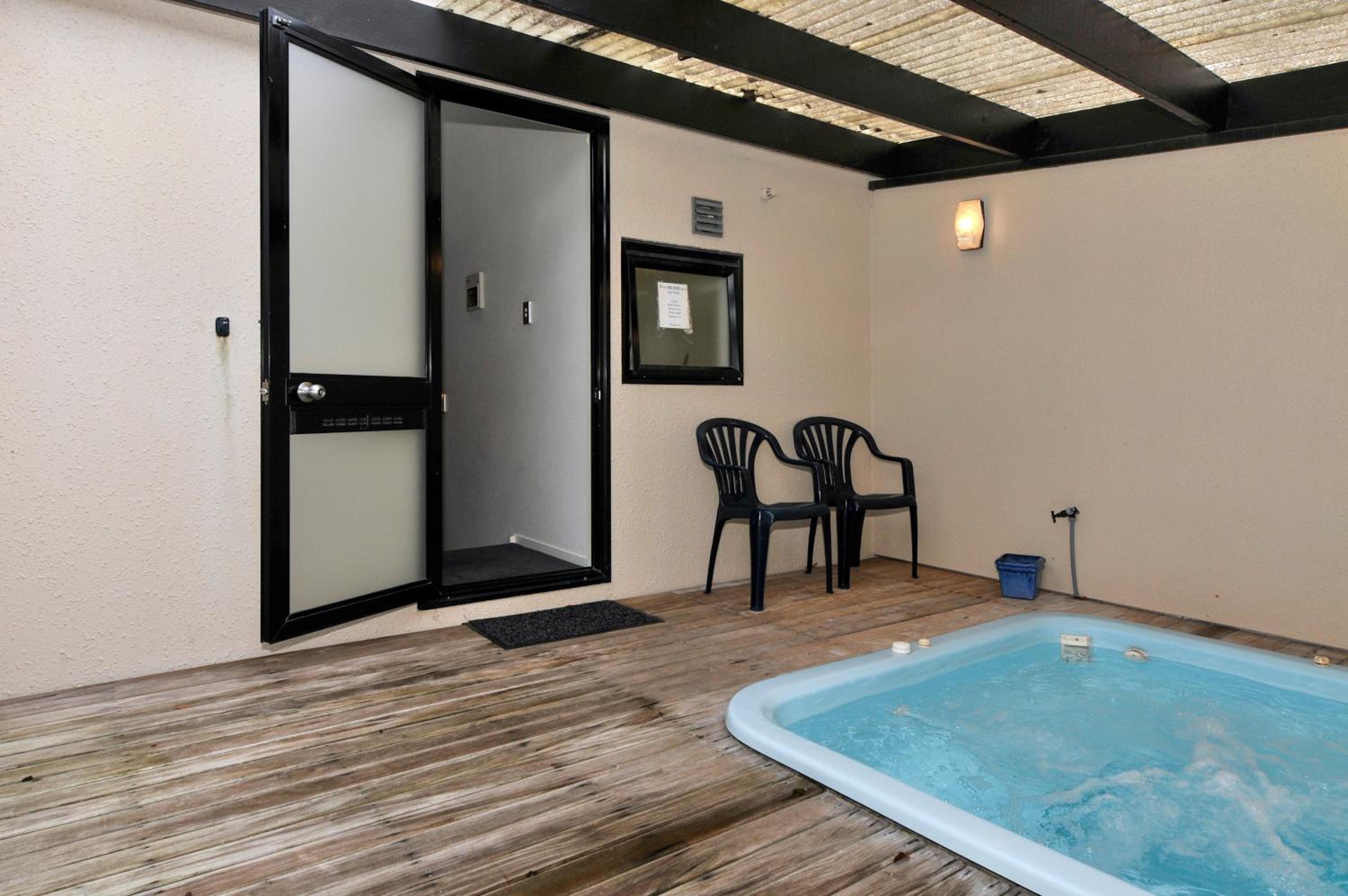 Twin Apartment with Spa Pool - Photo 6