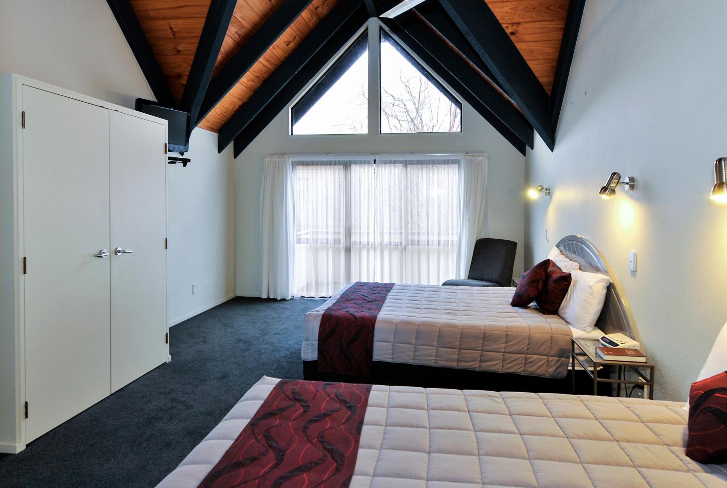 Executive Apartment with Spa Pool - Photo 6