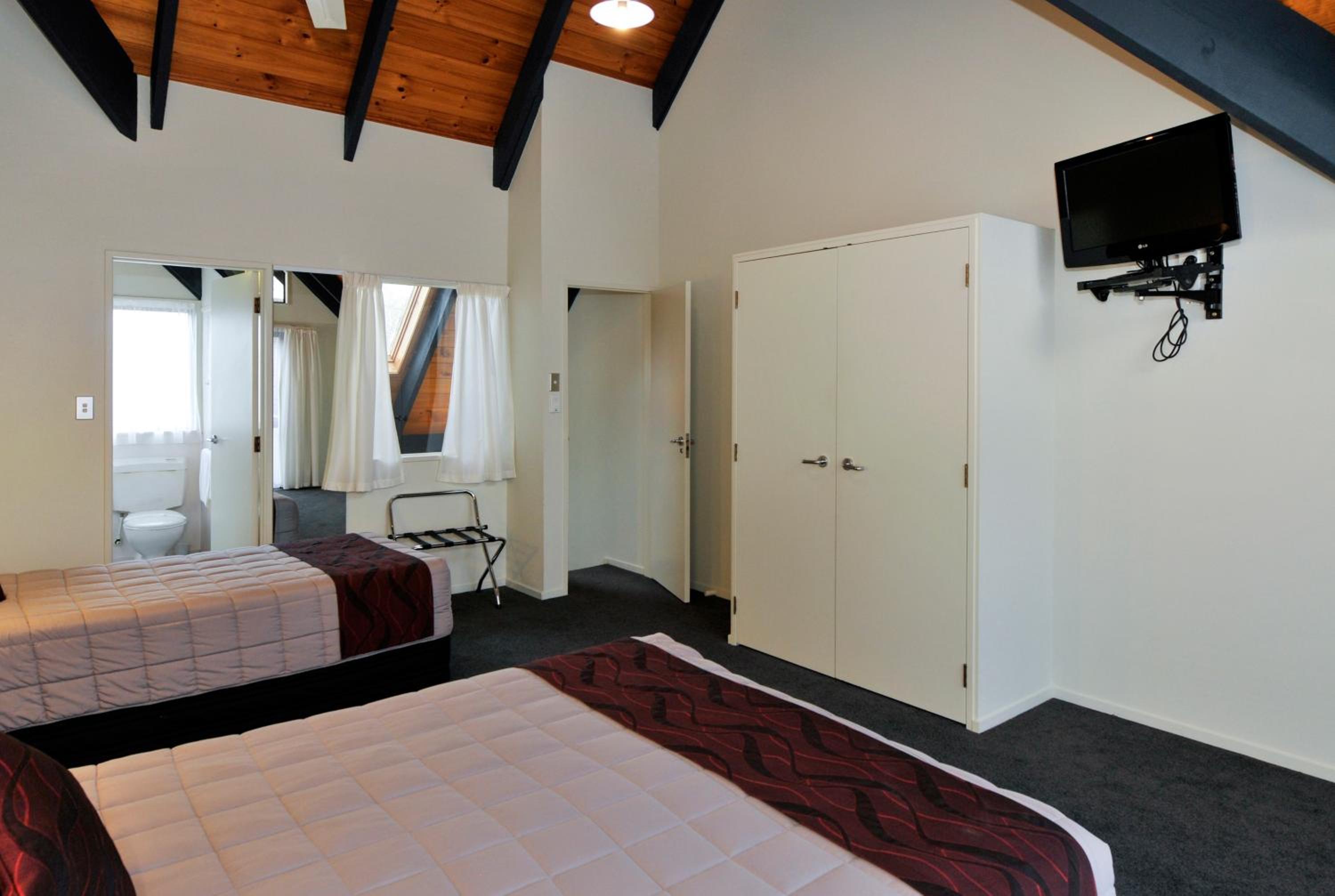 Executive Apartment with Spa Pool - Photo 7