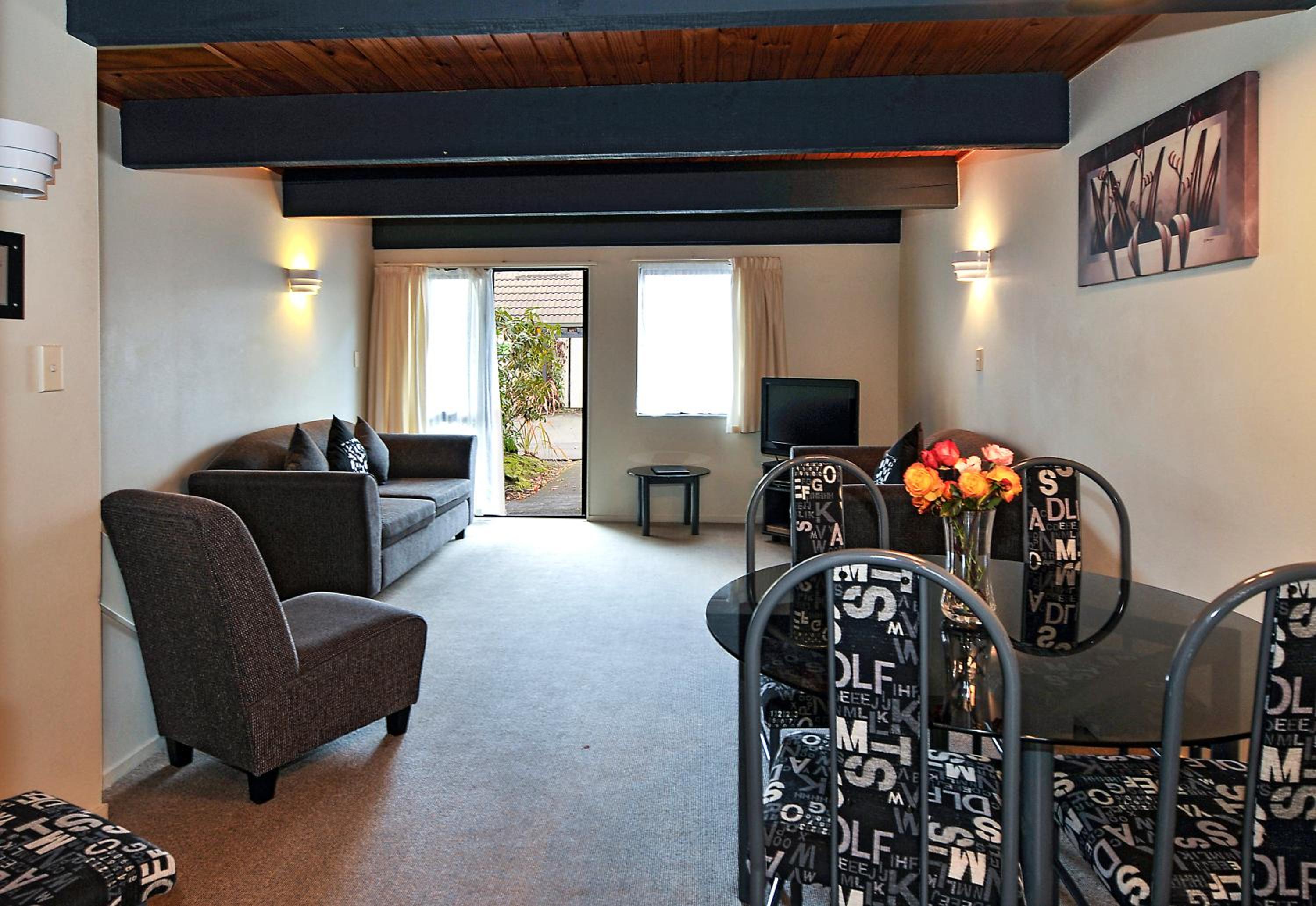 Two Bedroom Apartment with Spa Pool photo 2