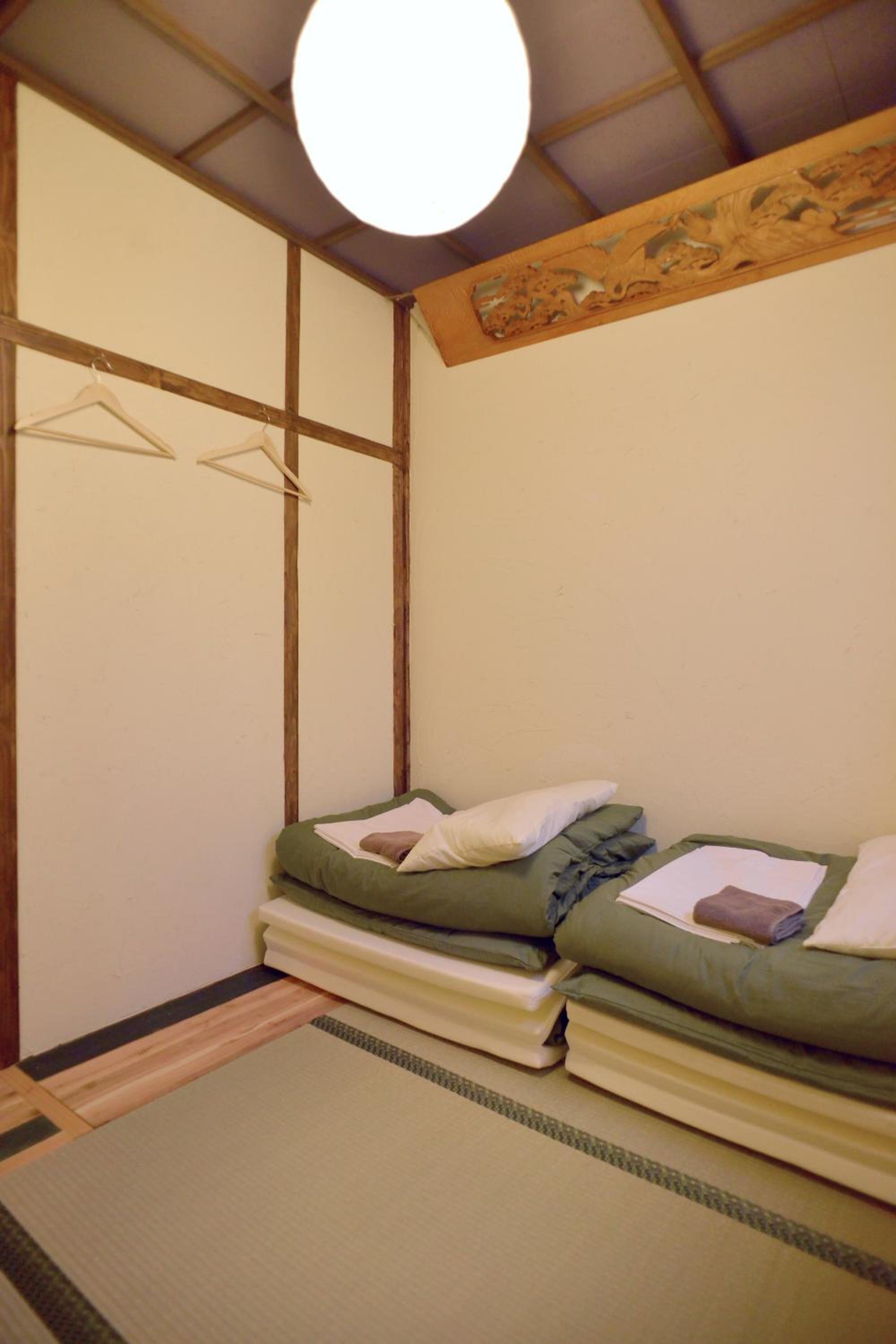 Small Twin Room - Photo 2