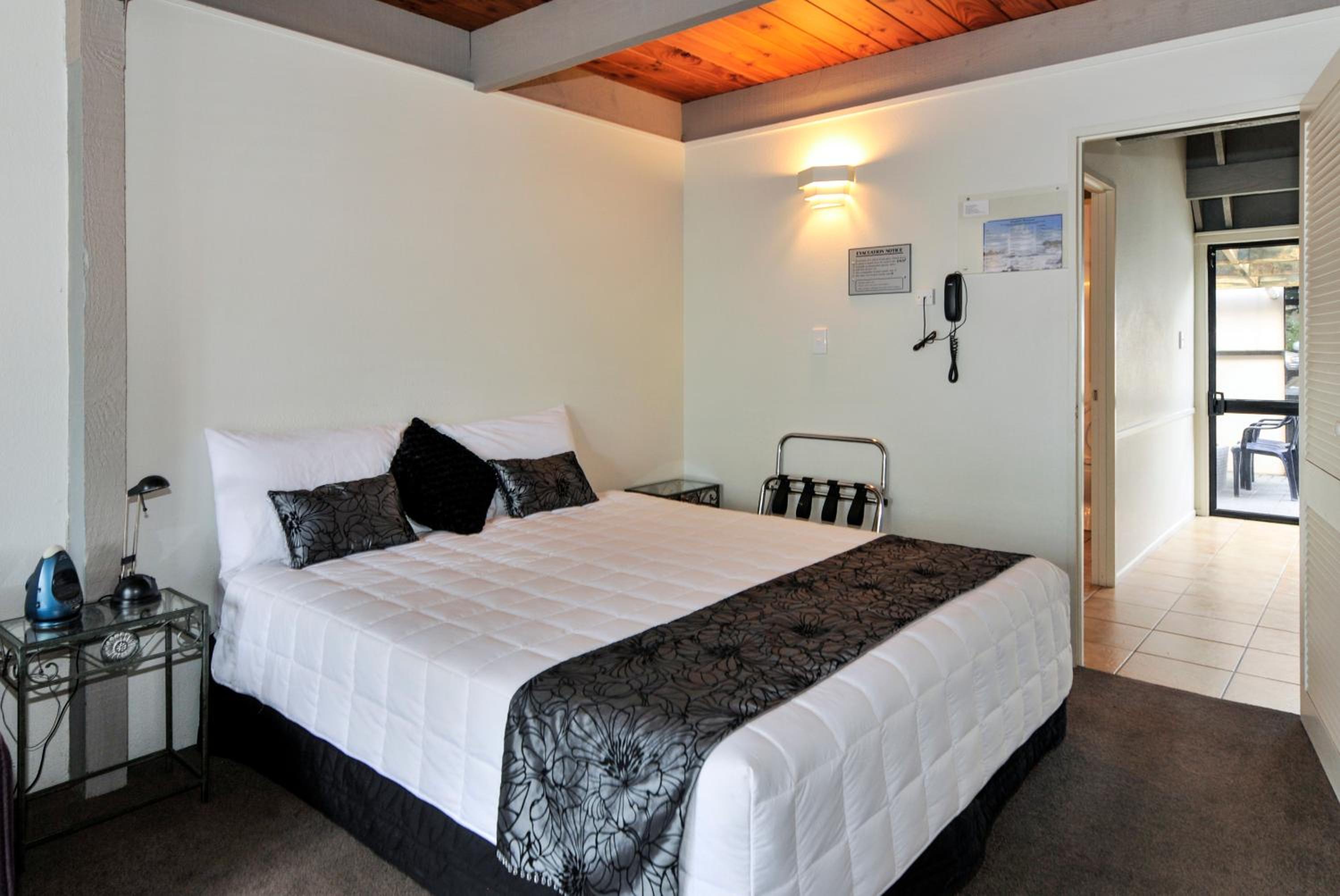 Family Triple Studio With Heated Plunge Pool photo 2