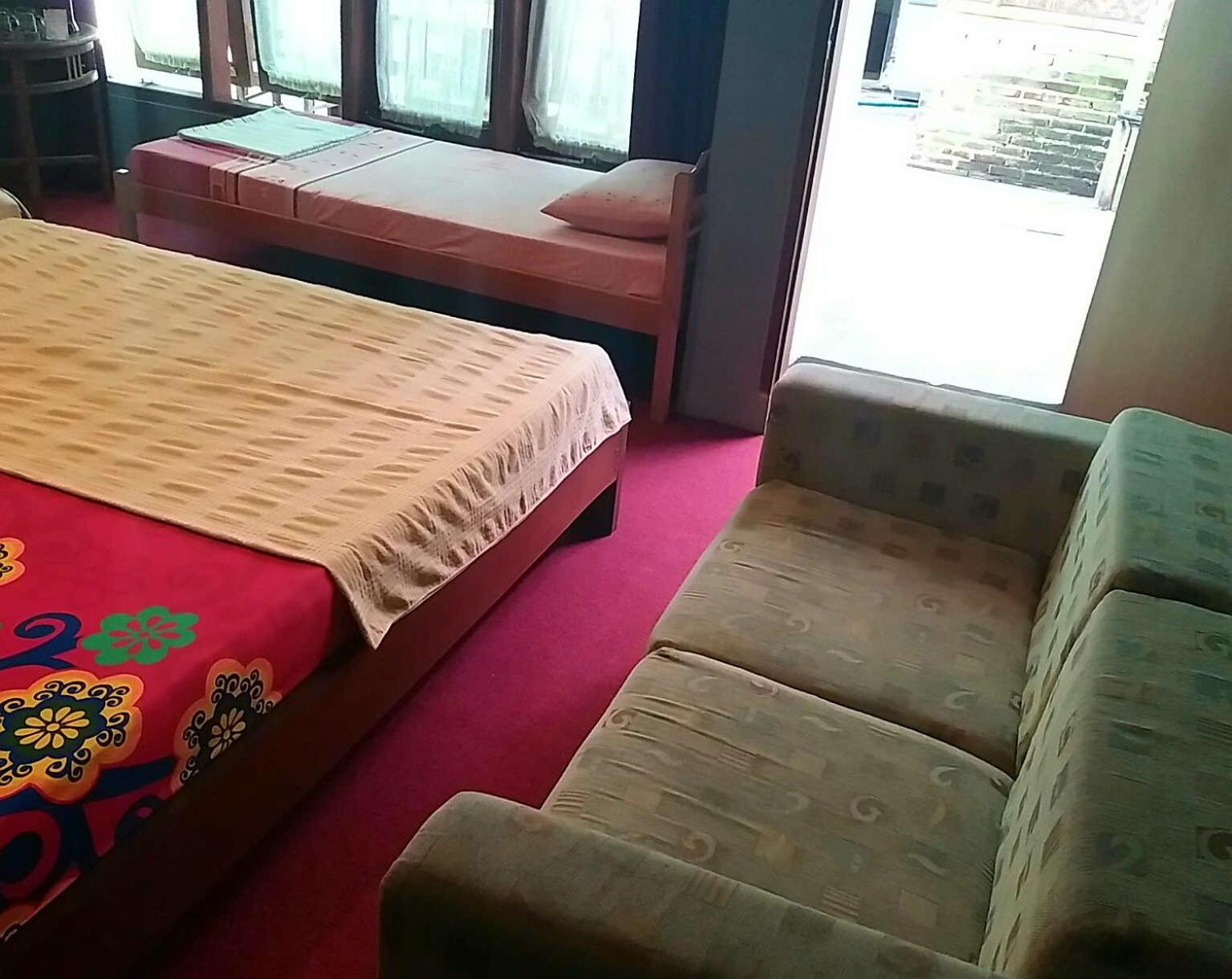 Family Room with Private Bathroom - Photo 3