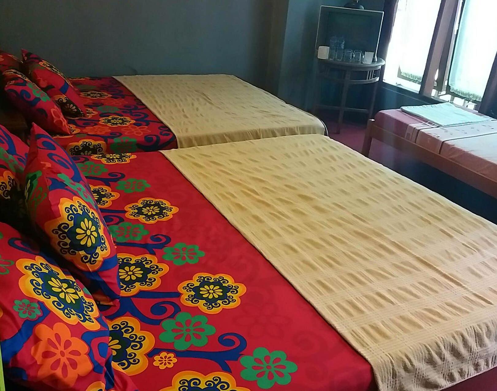 Family Room with Private Bathroom - Photo 4