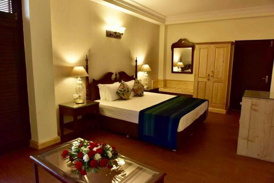 Luxury Room with Balcony - Photo 1