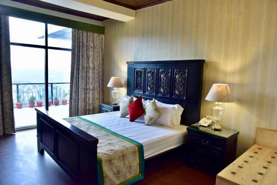 Suite - Photo 11
