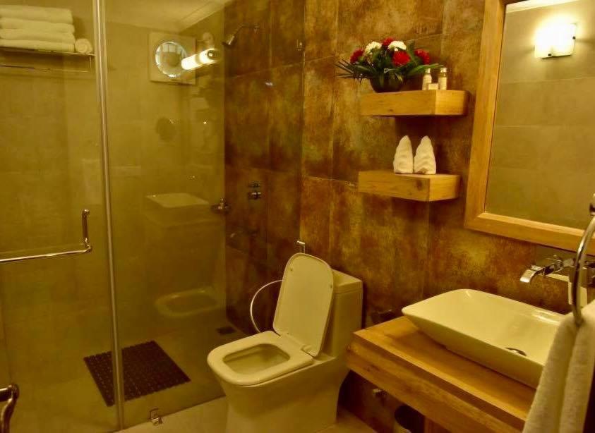 Luxury Room with Balcony - Photo 3