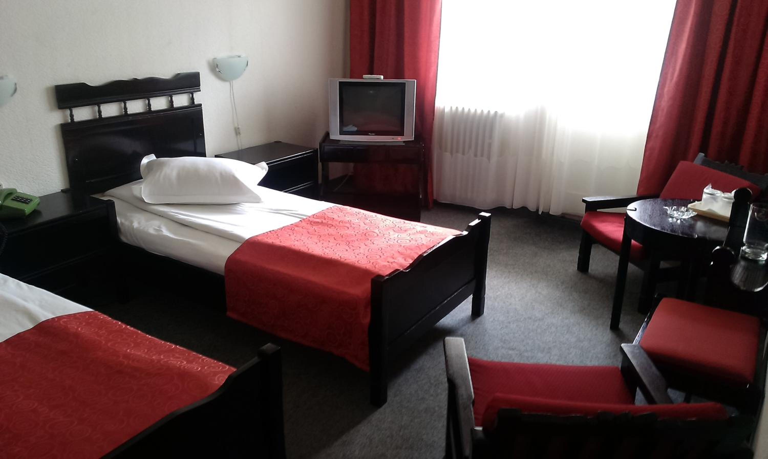 Economy Twin Room photo 3