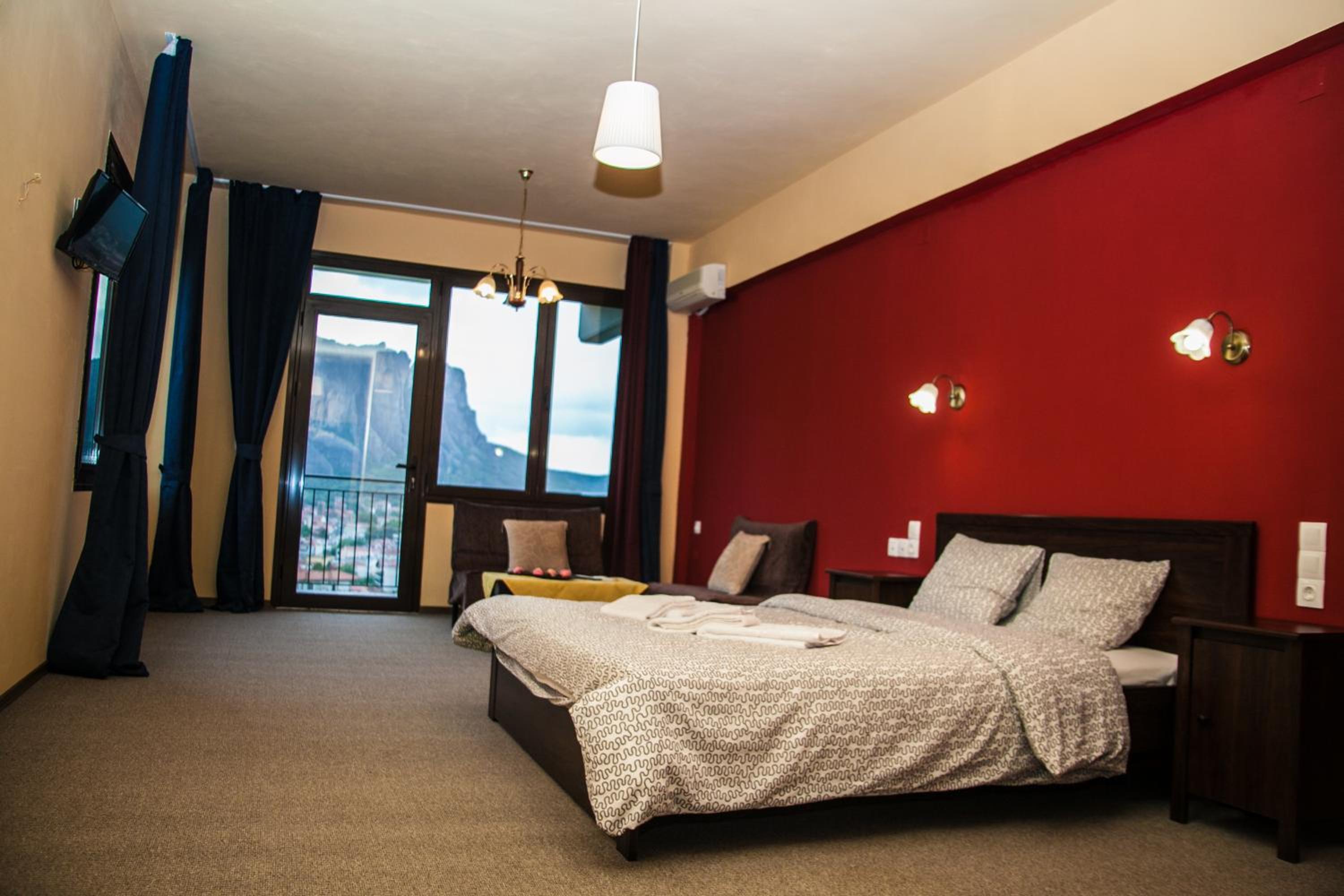 Double Room with Meteora View - Photo 9