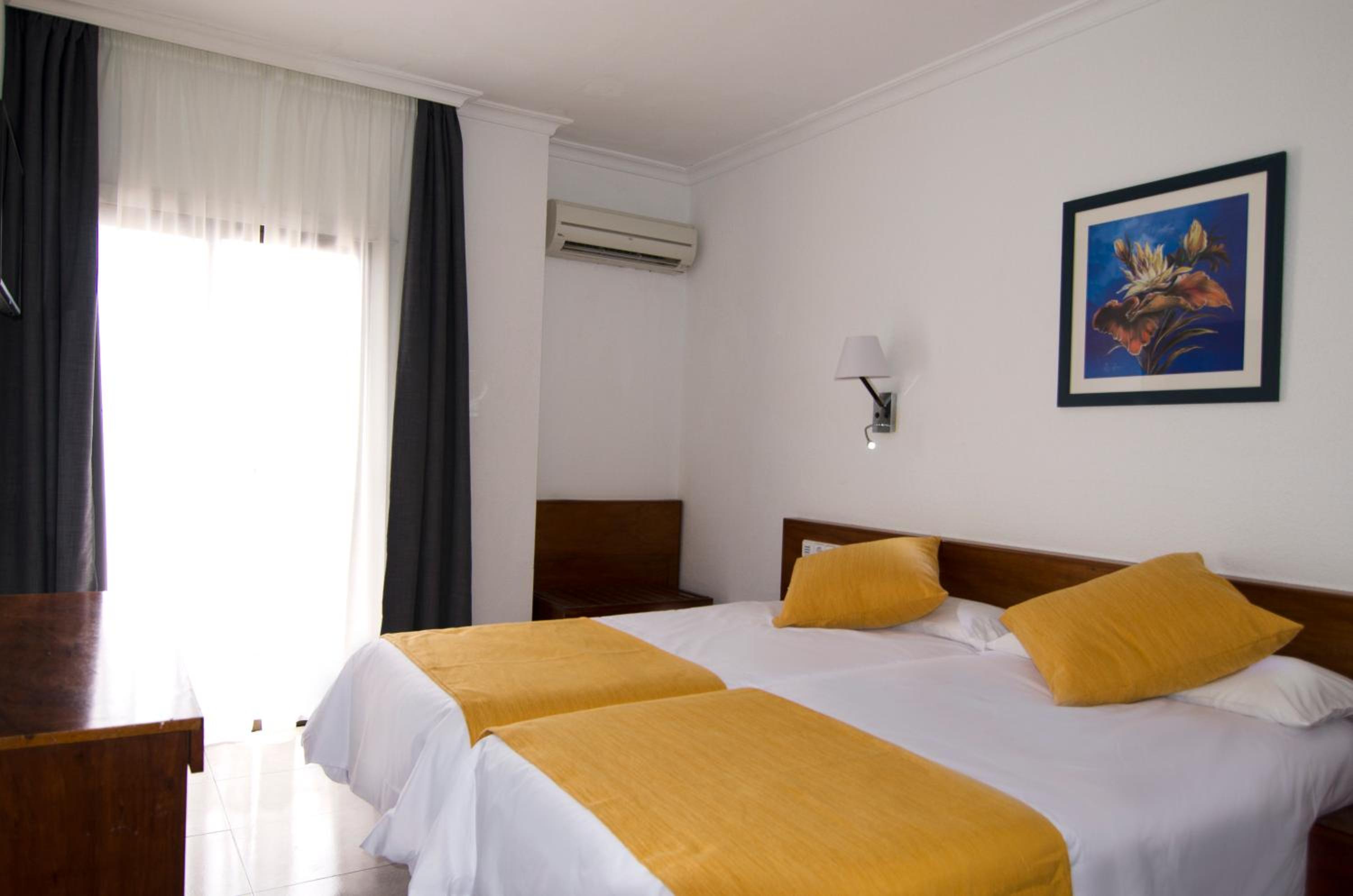 Twin Room - Photo 7