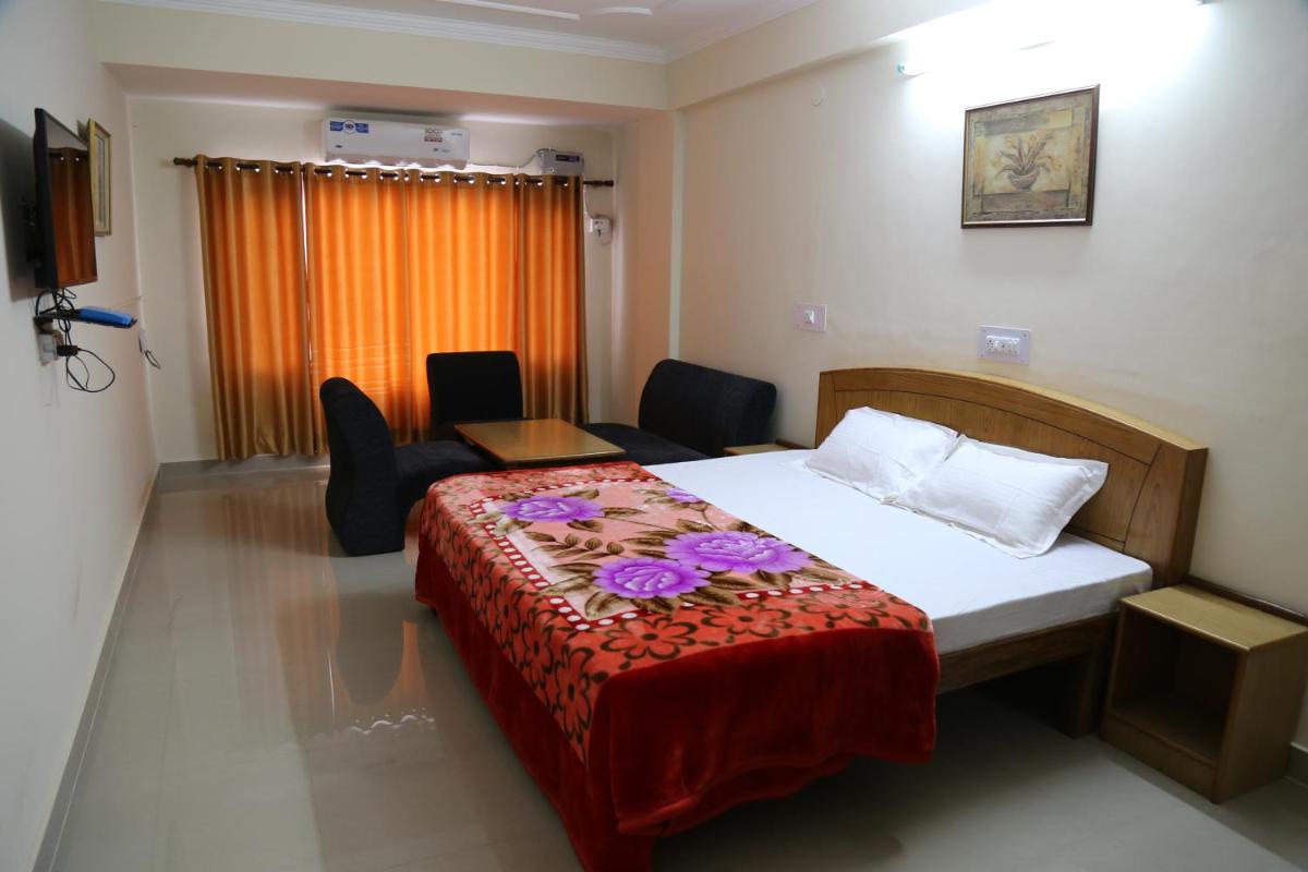 Deluxe Double Room (2 Adults + 1 Child) photo 1