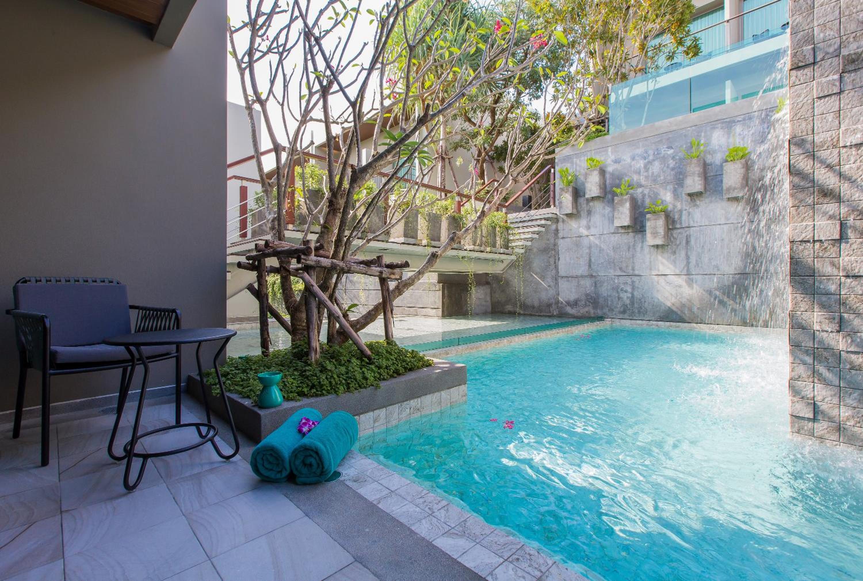 One-Bedroom Suite with Pool Access photo 3