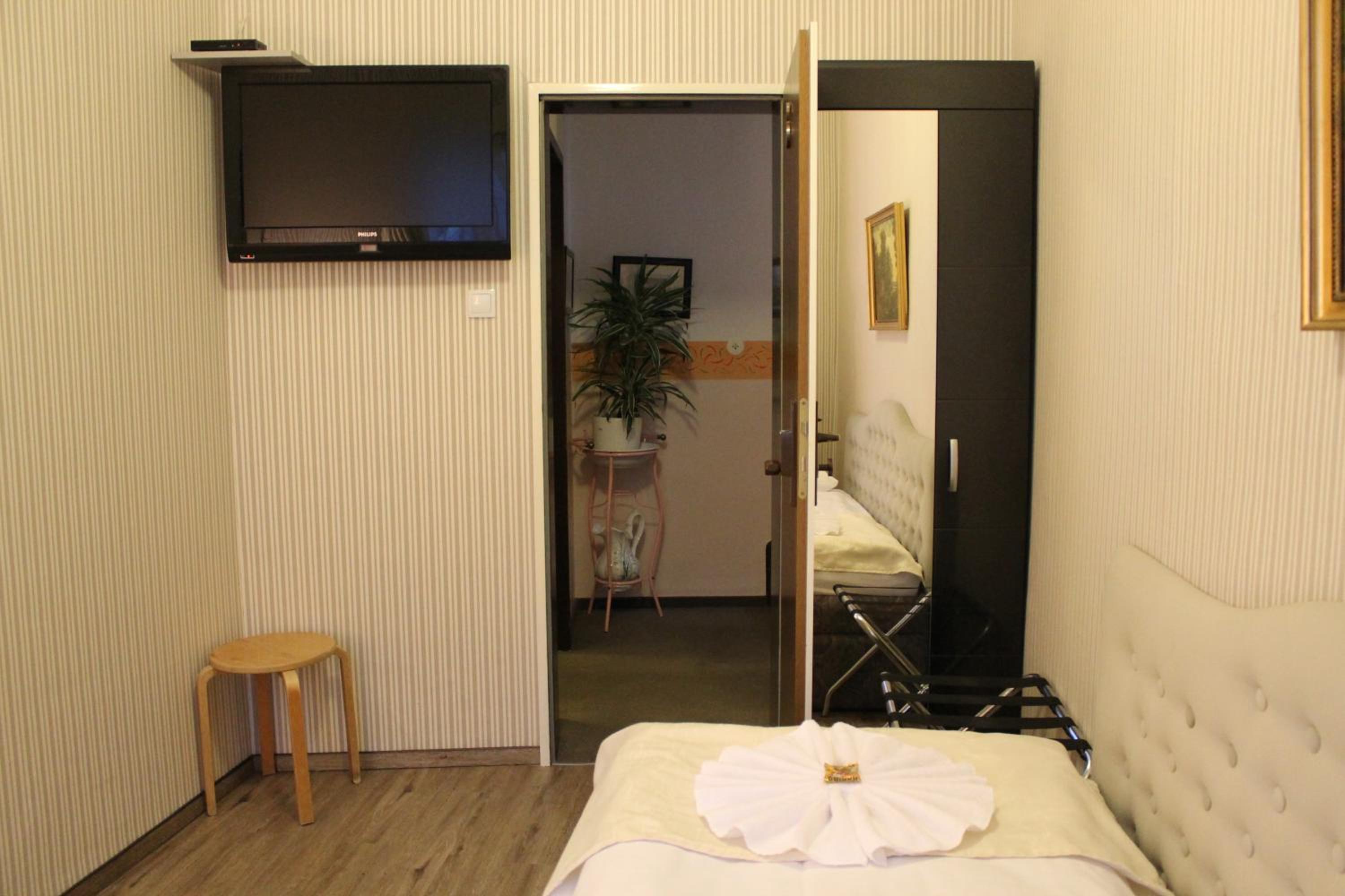Single Room photo 3