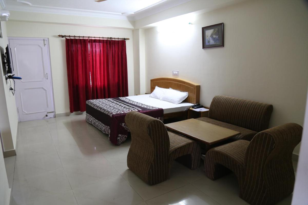 Deluxe Double Room (2 Adults + 1 Child) photo 1