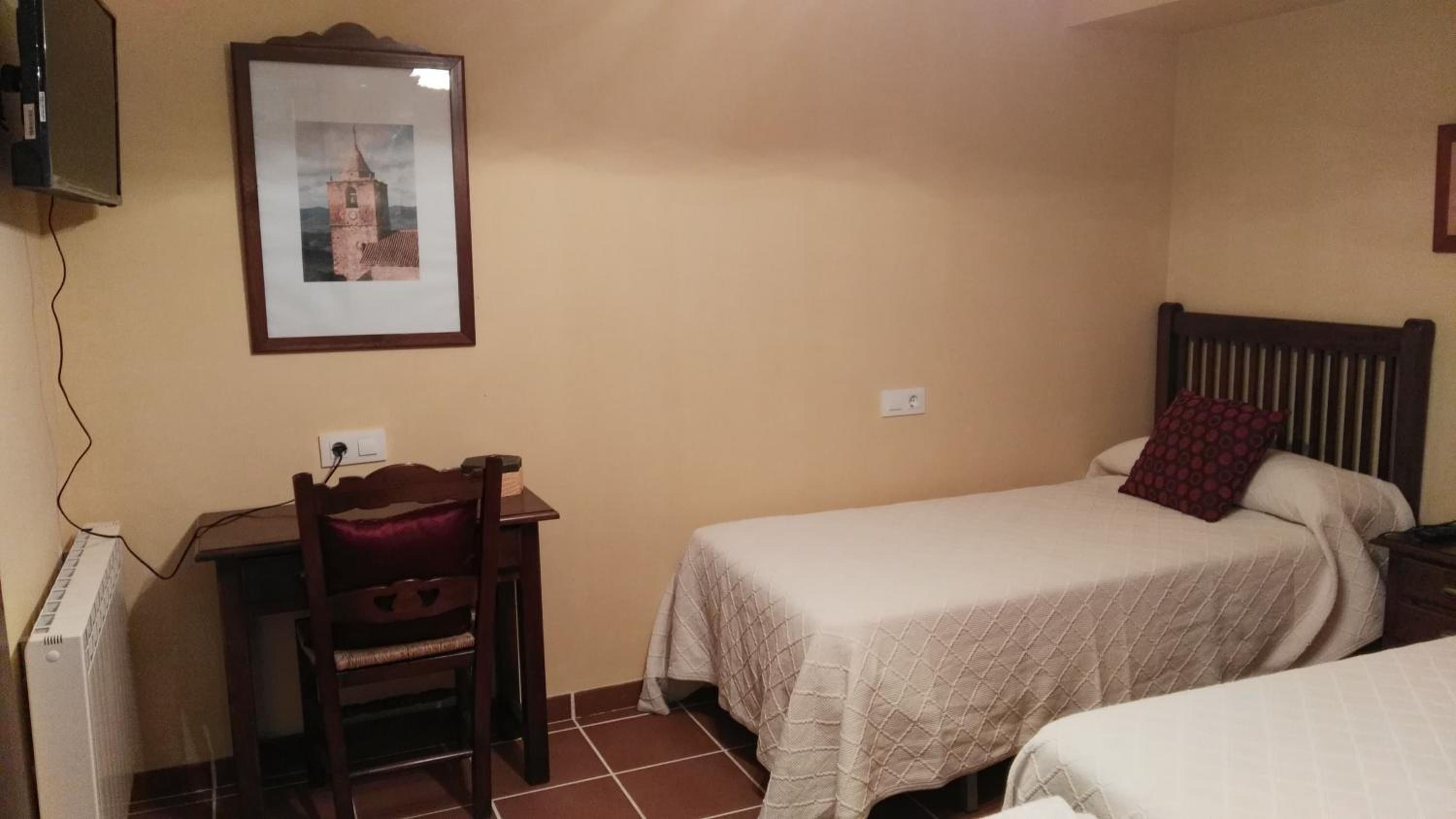 Twin Room - Disability Access - Photo 1